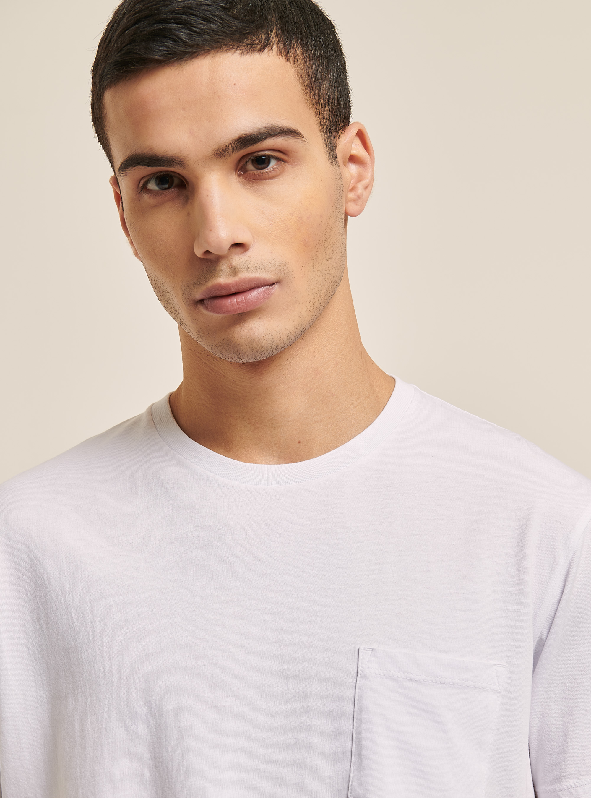 Camiseta de cuello redondo con bolsillo en el pecho, WH3 WHITE