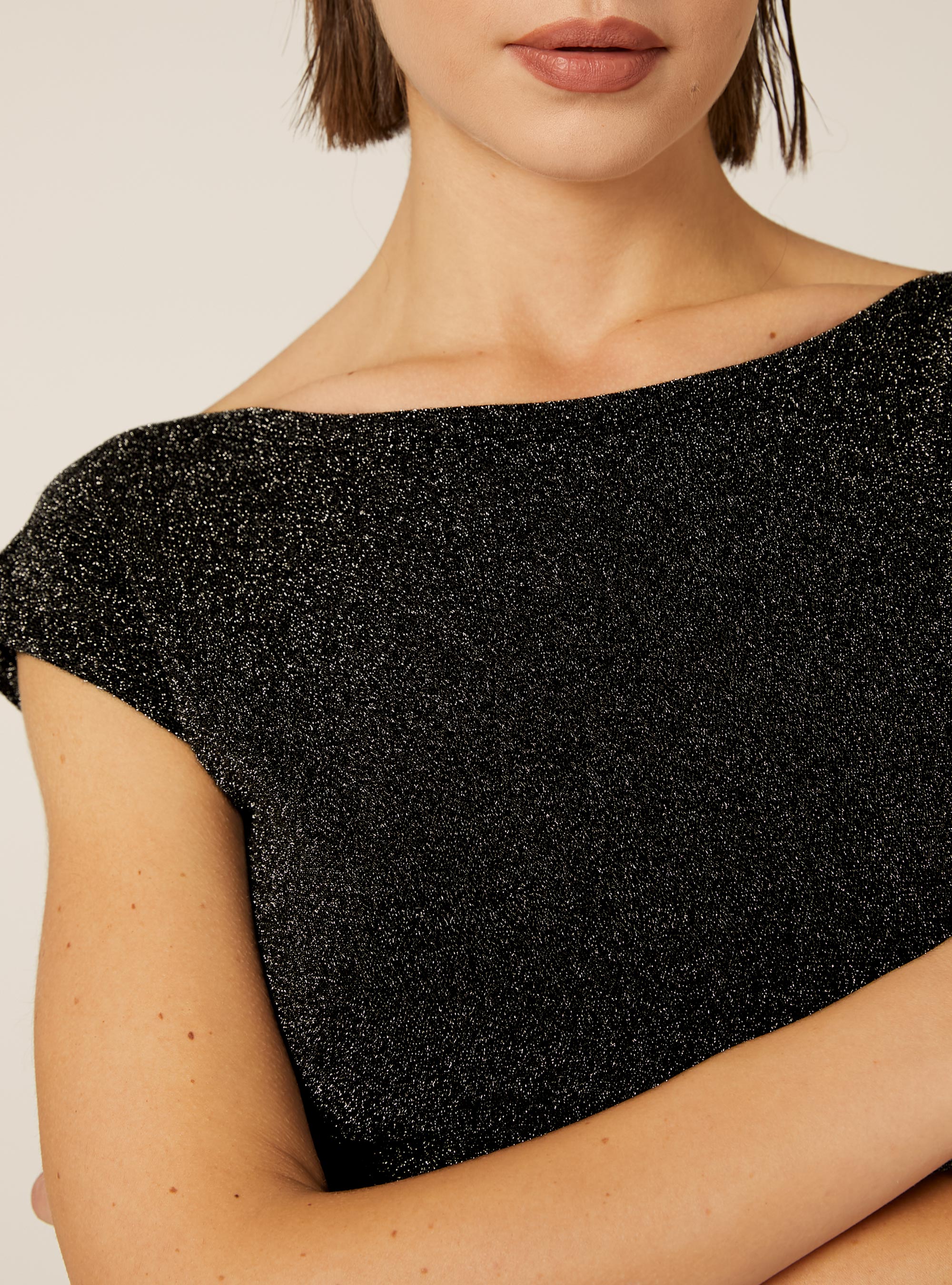 Camiseta metalizada con espalda descubierta, BK1 BLACK