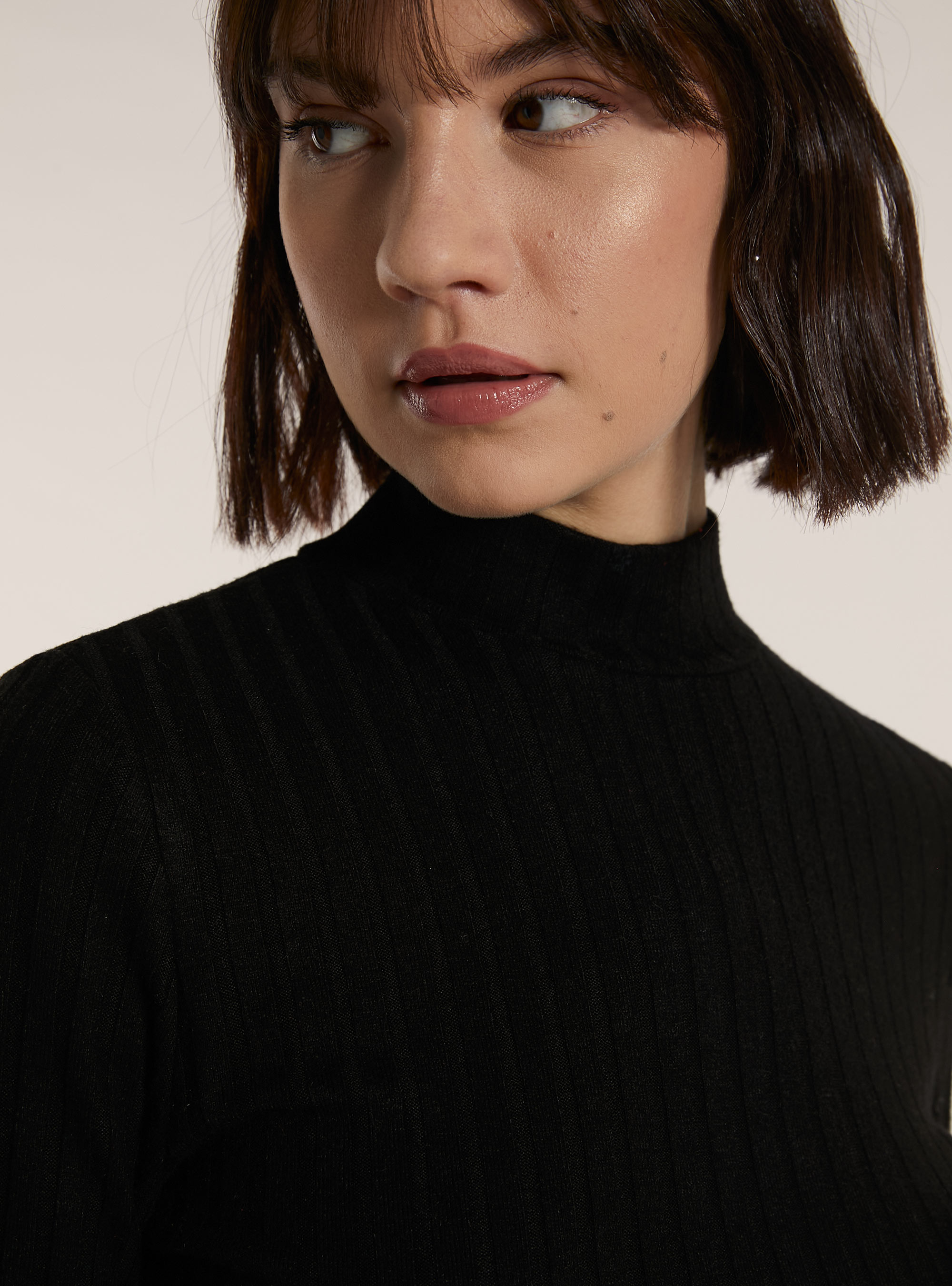 Maglia collo alto a coste, BK1 BLACK