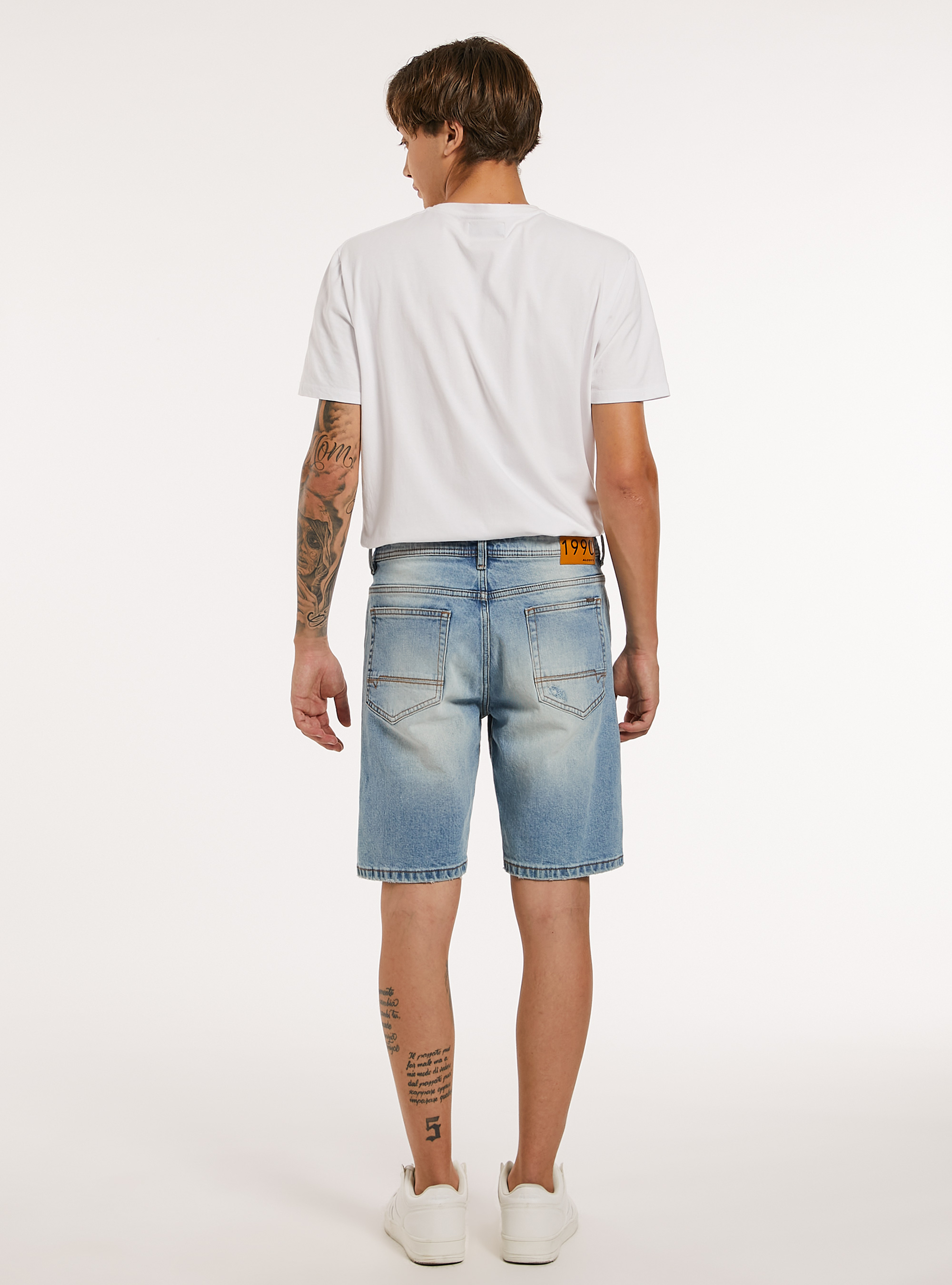 Bermuda in denim stretch slim fit con strappi, D008 SUPER LIGHT BLUE