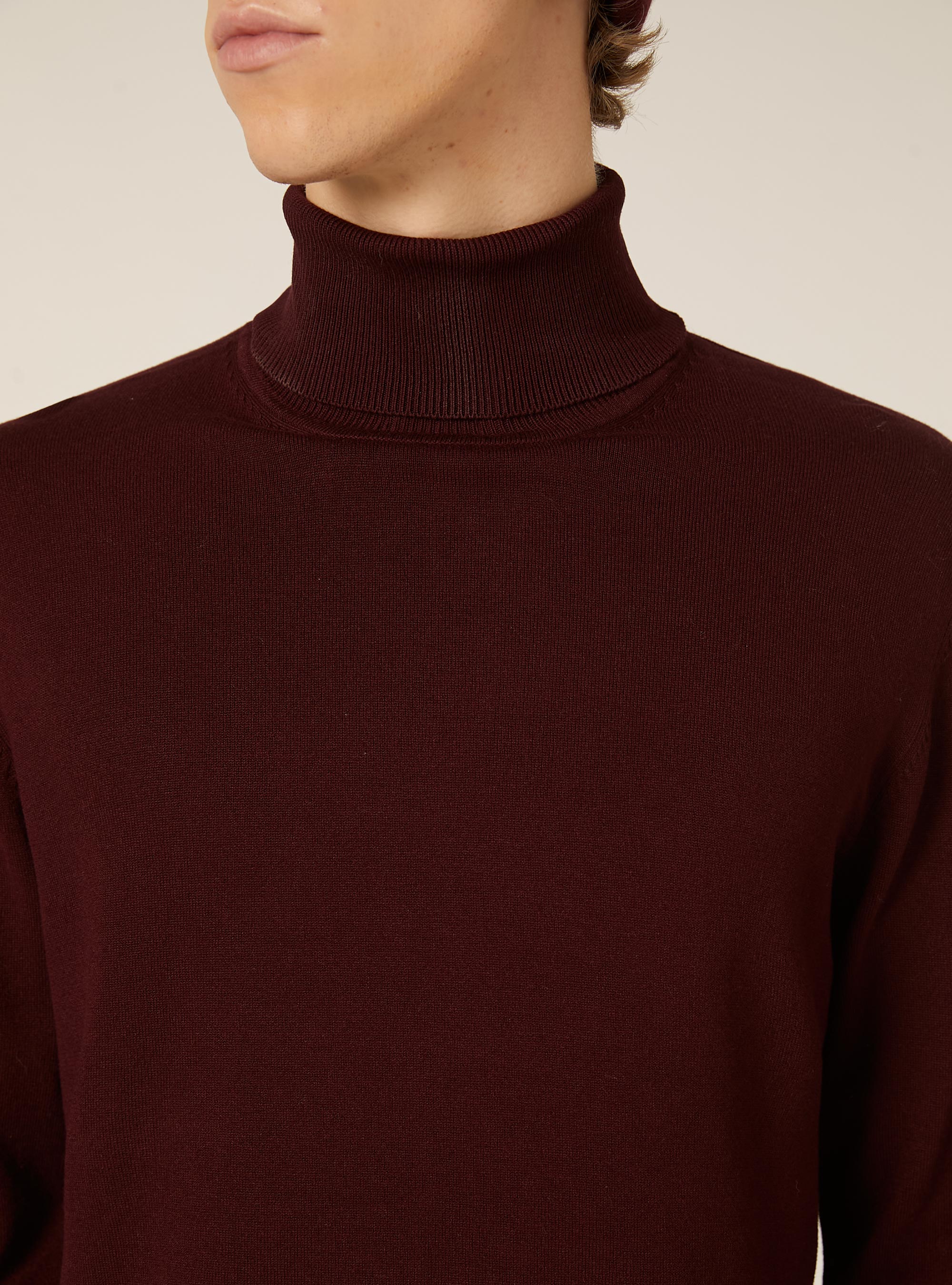 Jersey de cuello alto en viscosa suave, BO1 BORDEAUX DARK