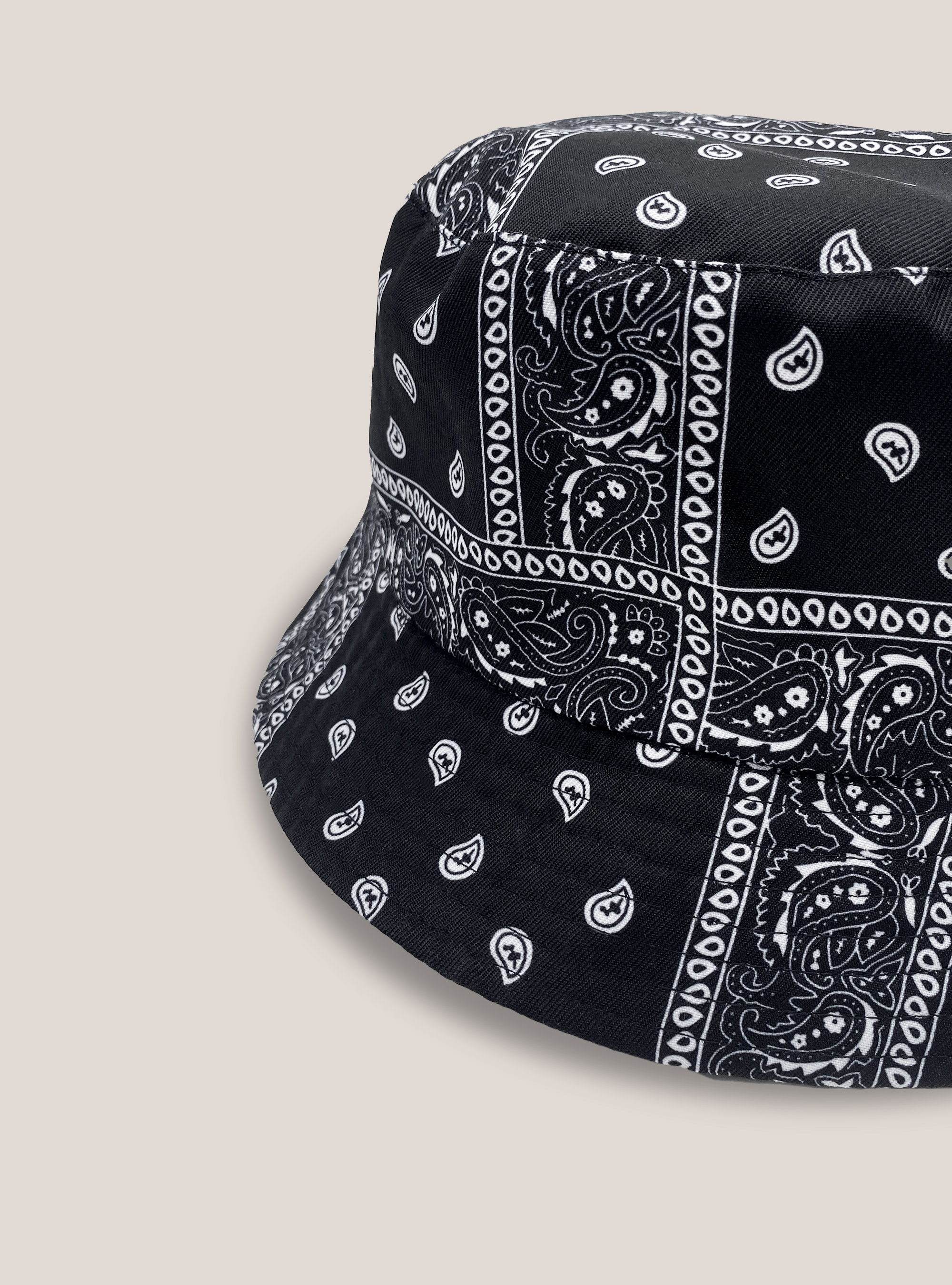 Cappello a secchiello con stampa paisley reversibile, C101 BLACK
