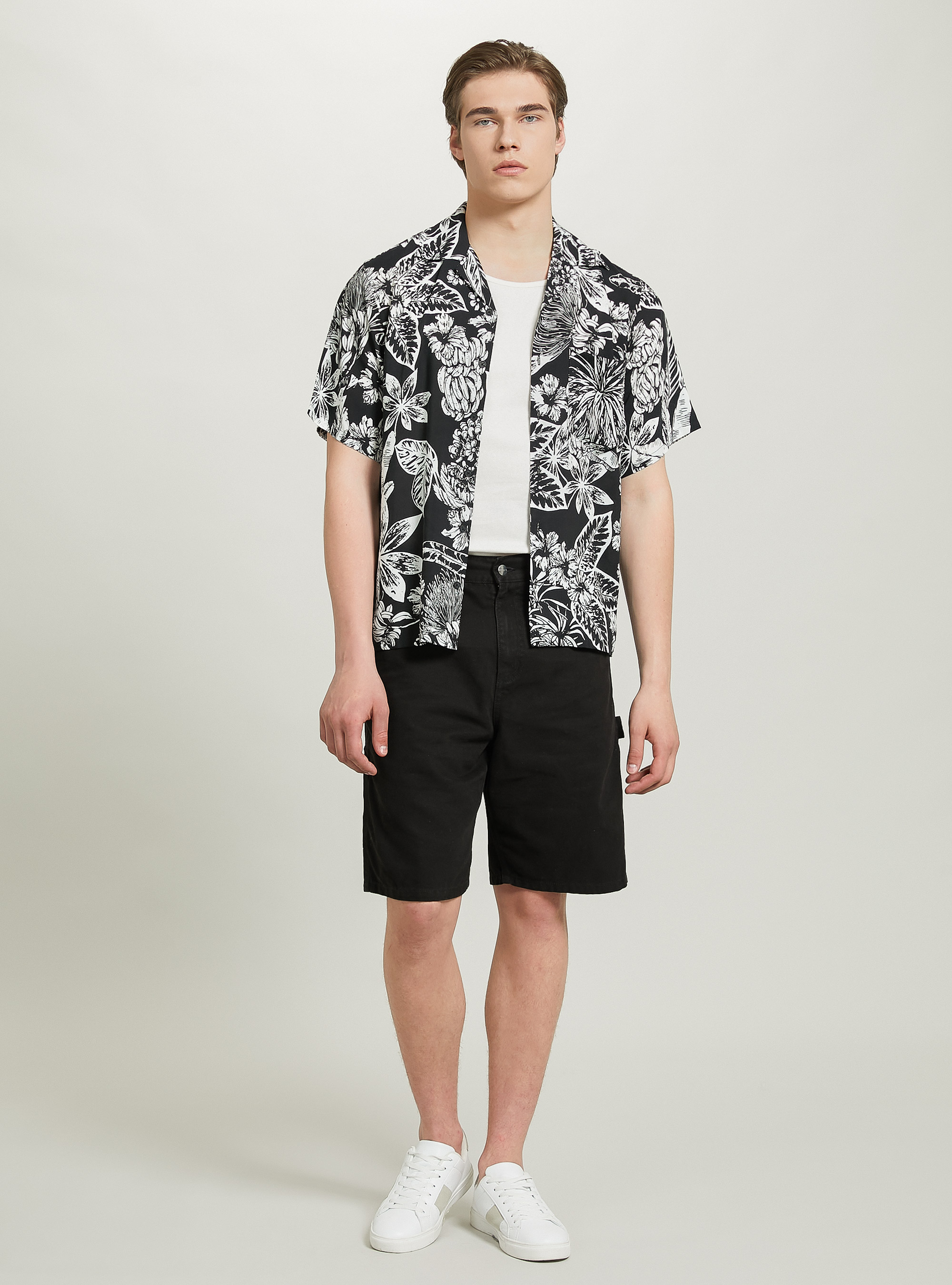 Short-sleeved shirt with print, BK1 BLACK