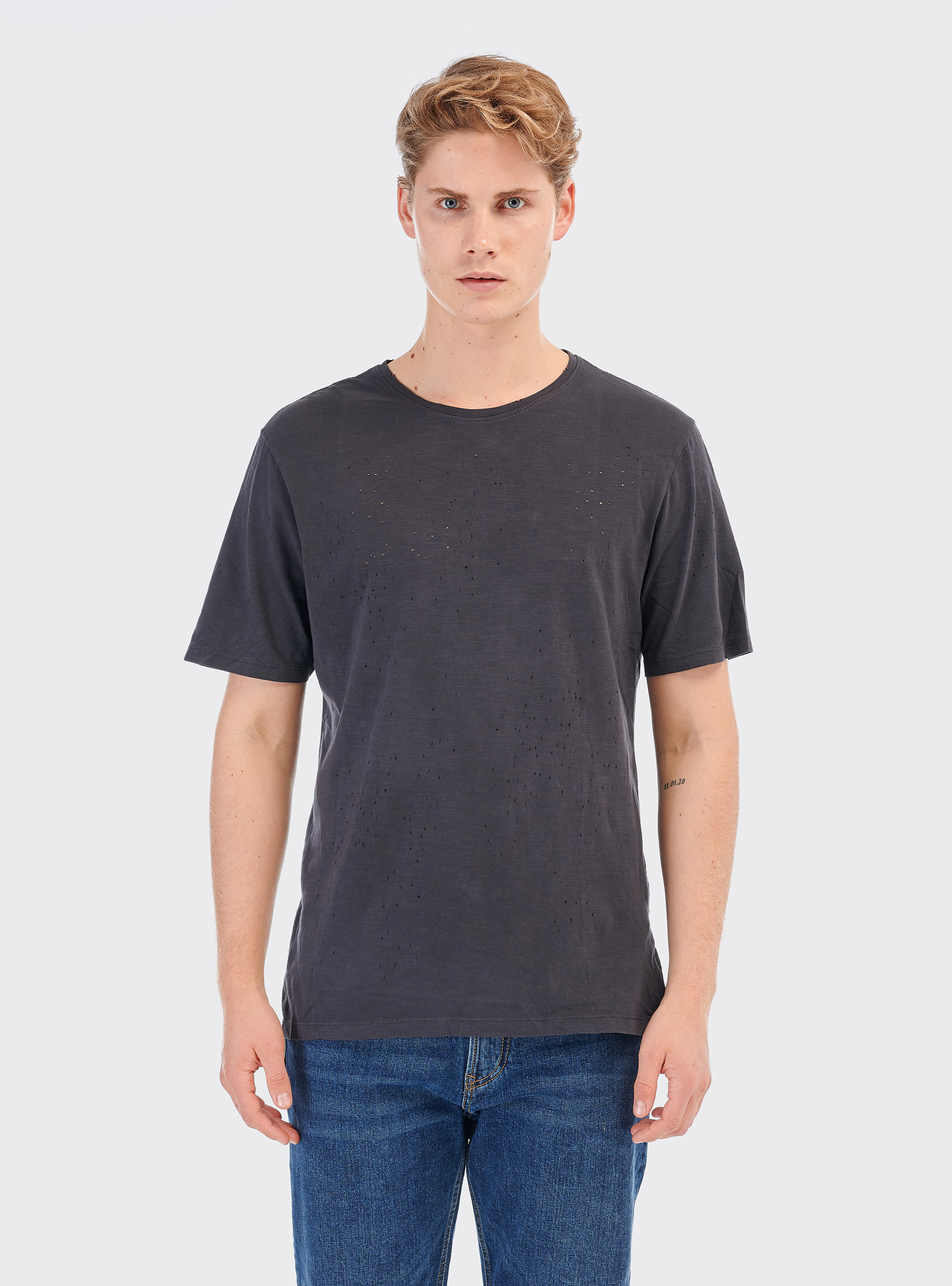 Plain t-shirt with holes, C109 BLACK