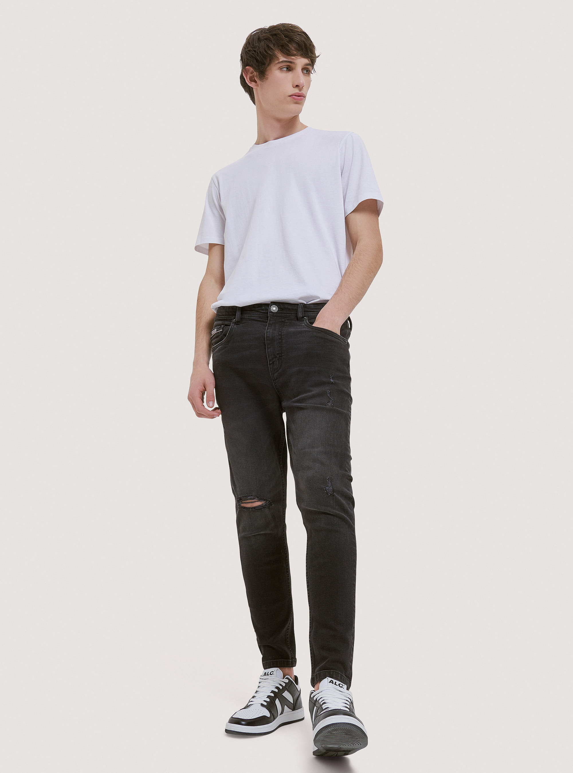 Jeans coupe carotte en denim stretch, C101 BLACK