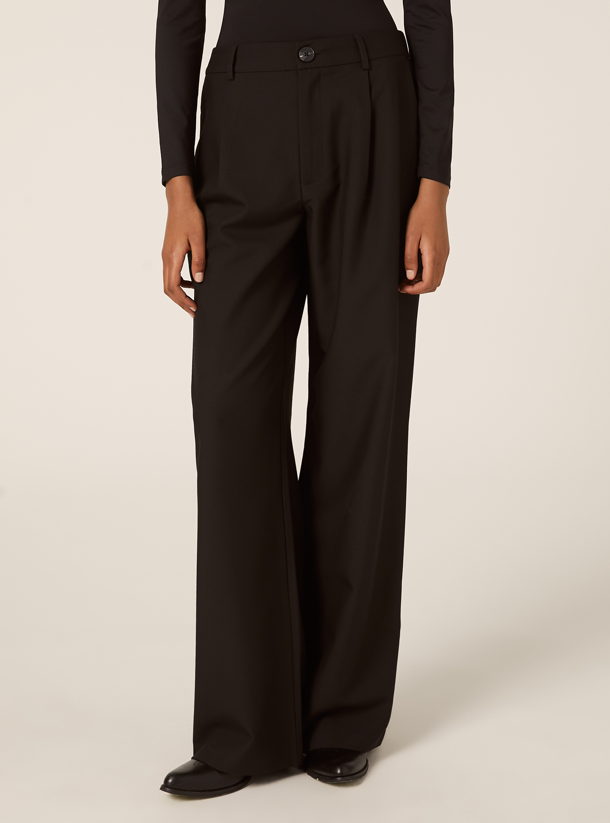 Tailored trousers with pleats, BK1 BLACK