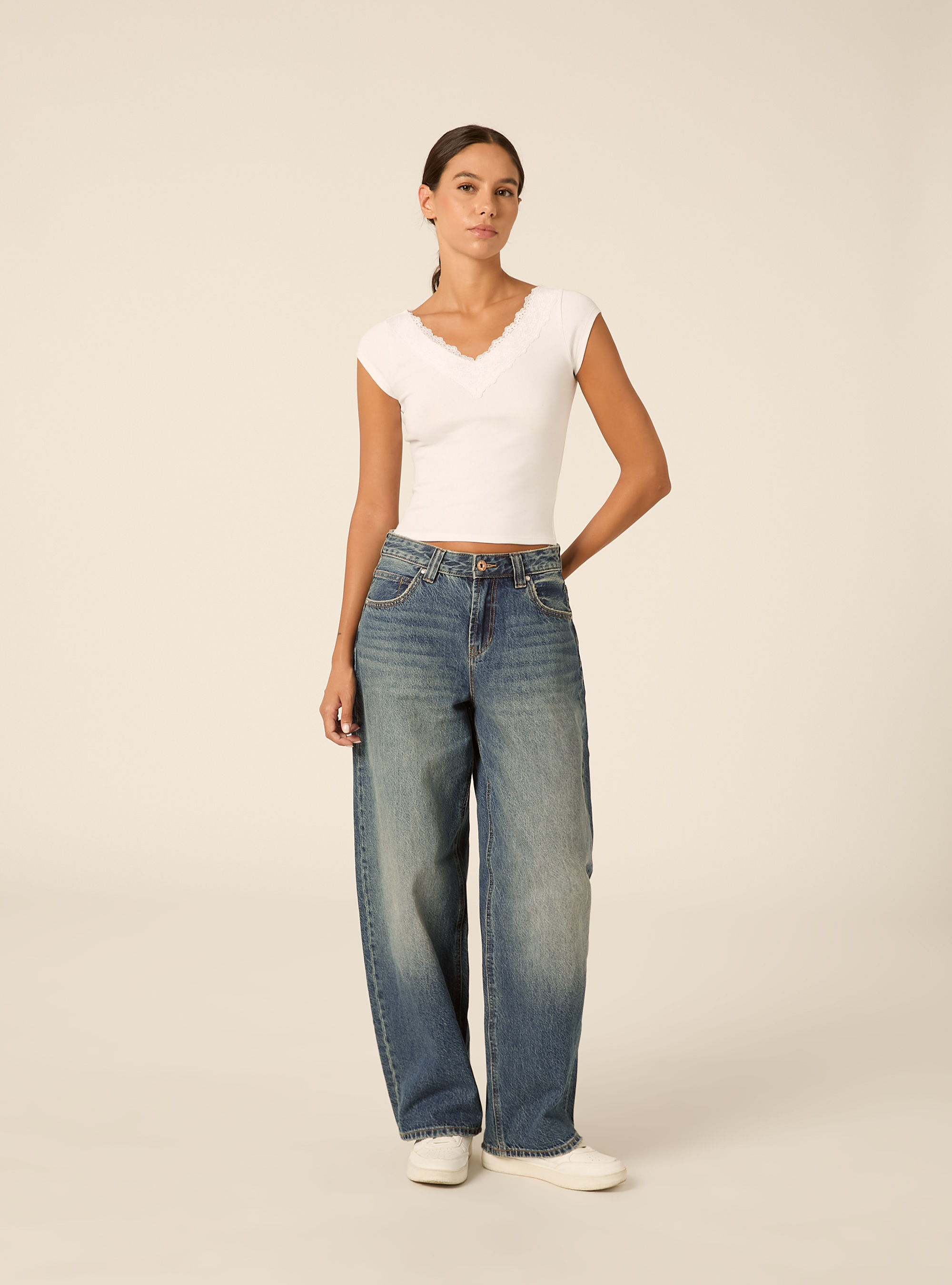 T-shirt con scollo a v in pizzo, WH3 WHITE