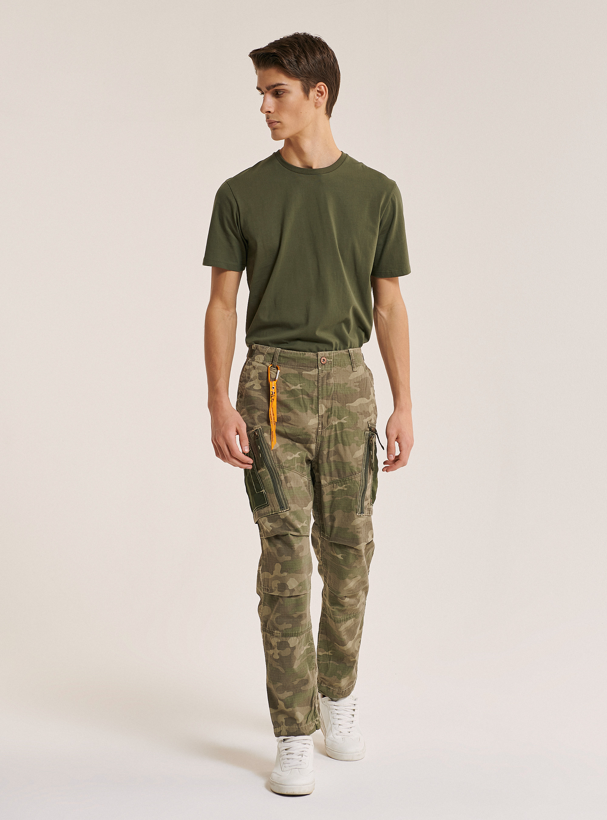 Camouflage cargos with contrasting details, CAMOUFLAGE