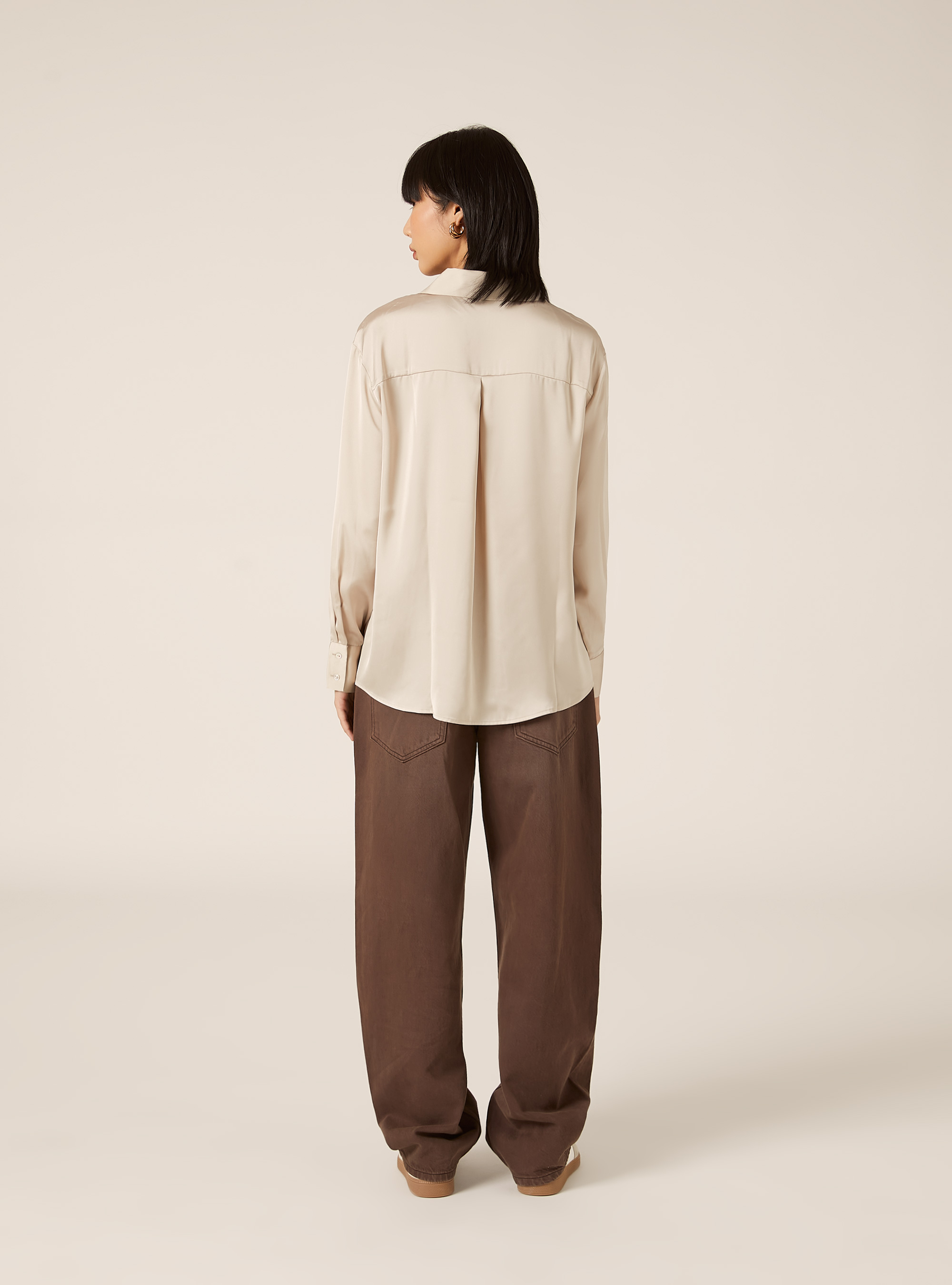 Camicia in satin con colletto a revers, BG2 BEIGE MEDIUM