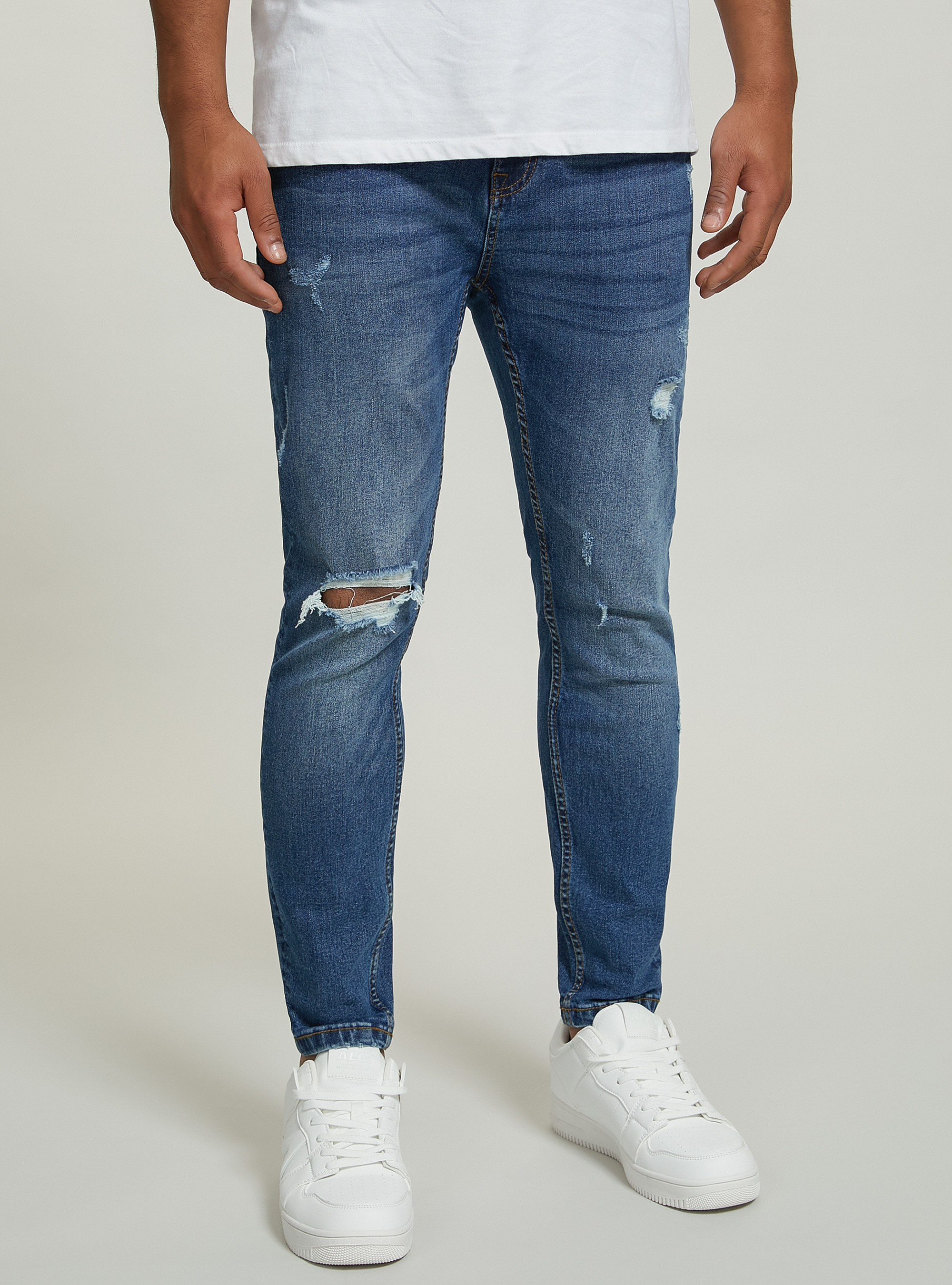 Stretch denim carrot fit jeans with rips, D003 MEDIUM BLUE