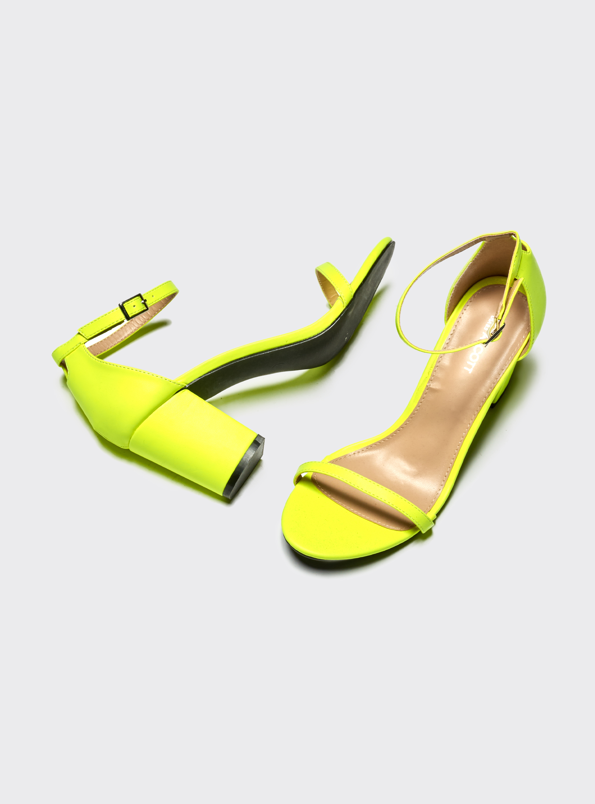 Sandali in ecopelle con tacco largo e fascetta sulla caviglia, GIALLO