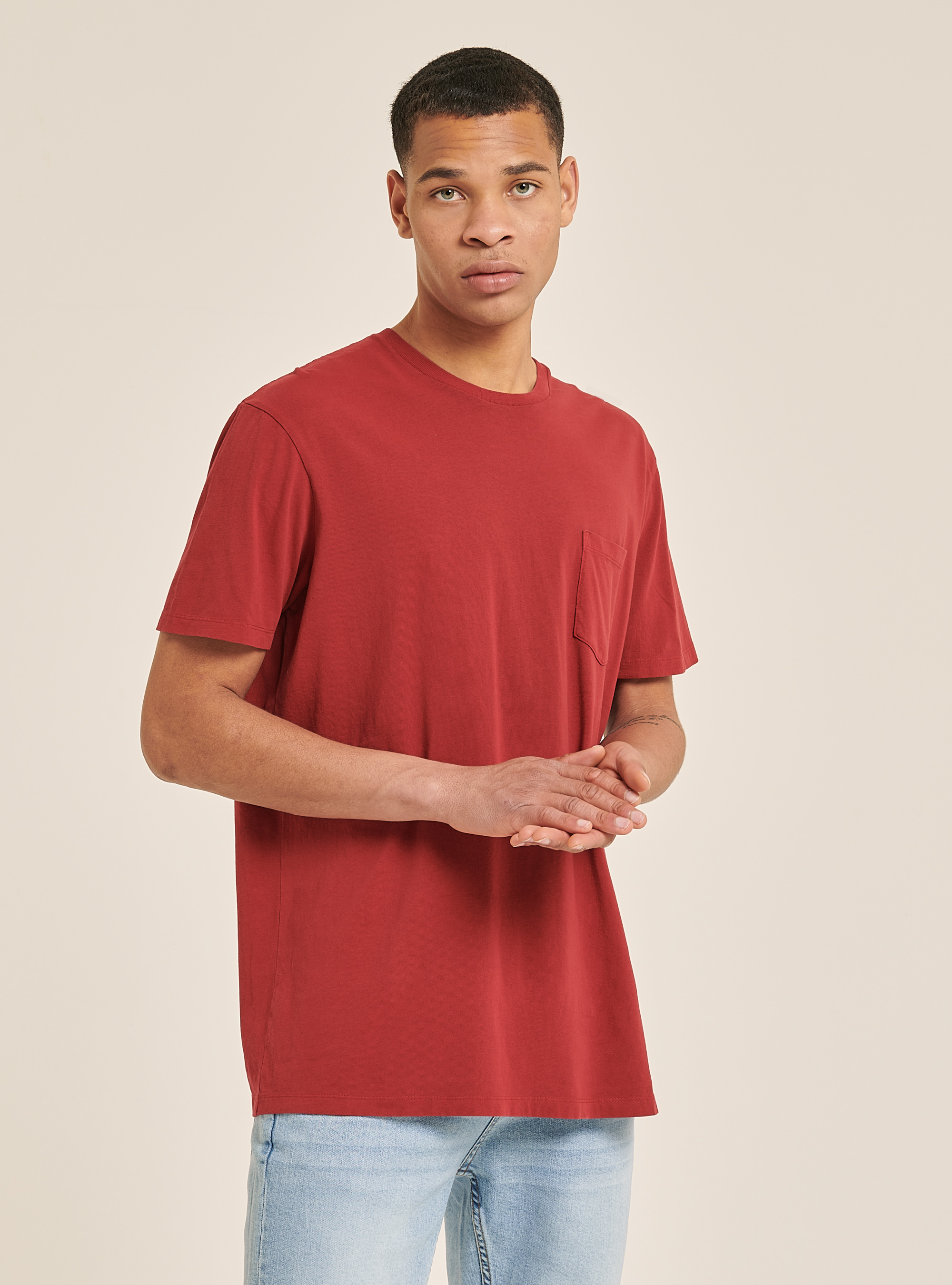 Maglietta girocollo con taschino in cotone, C3328 BORDEAUX
