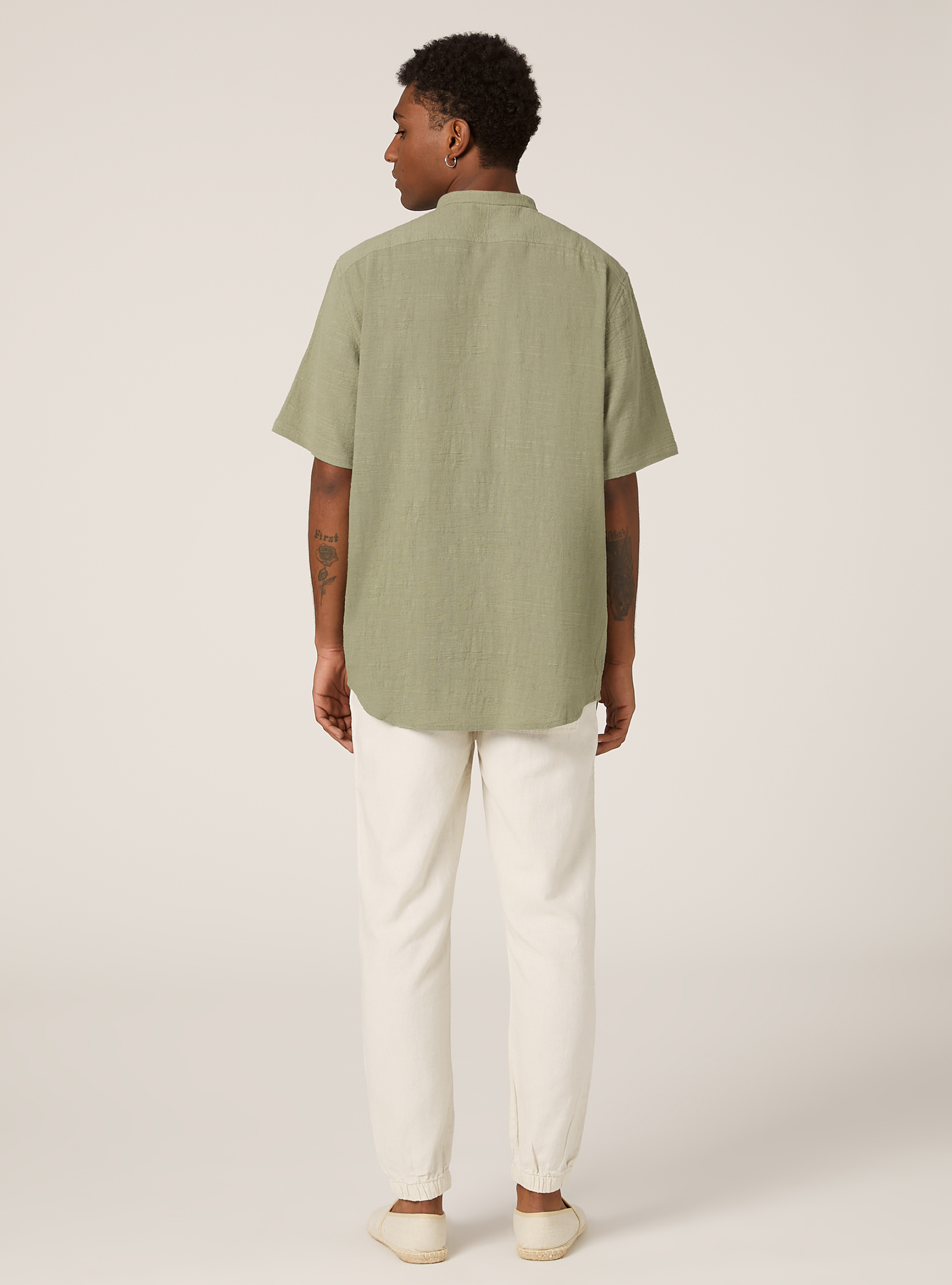 Camisa de mezcla de lino con cuello coreano, KY2 KAKY MEDIUM