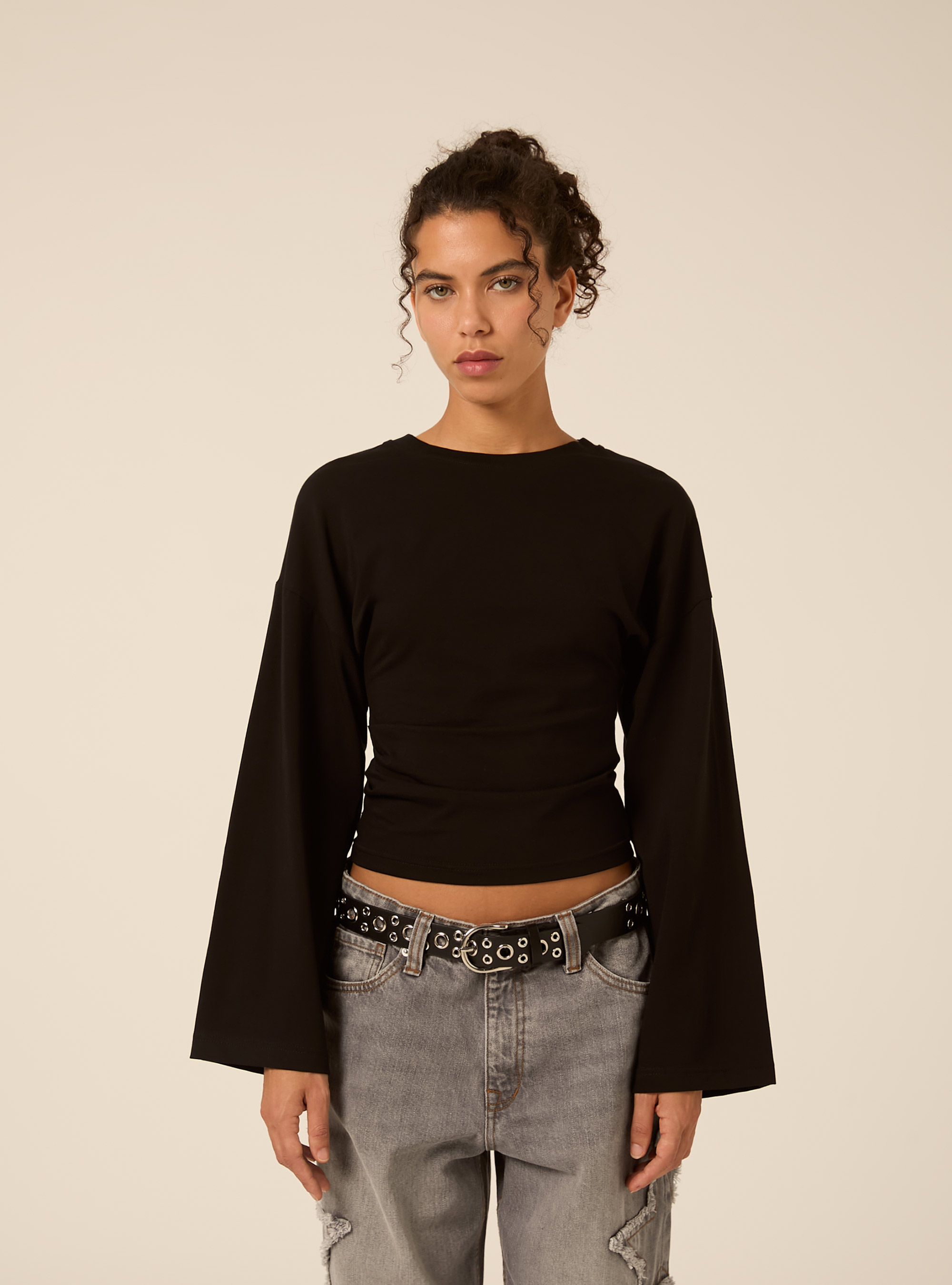 Flare sleeve top with side ruched detailing, BK1 BLACK