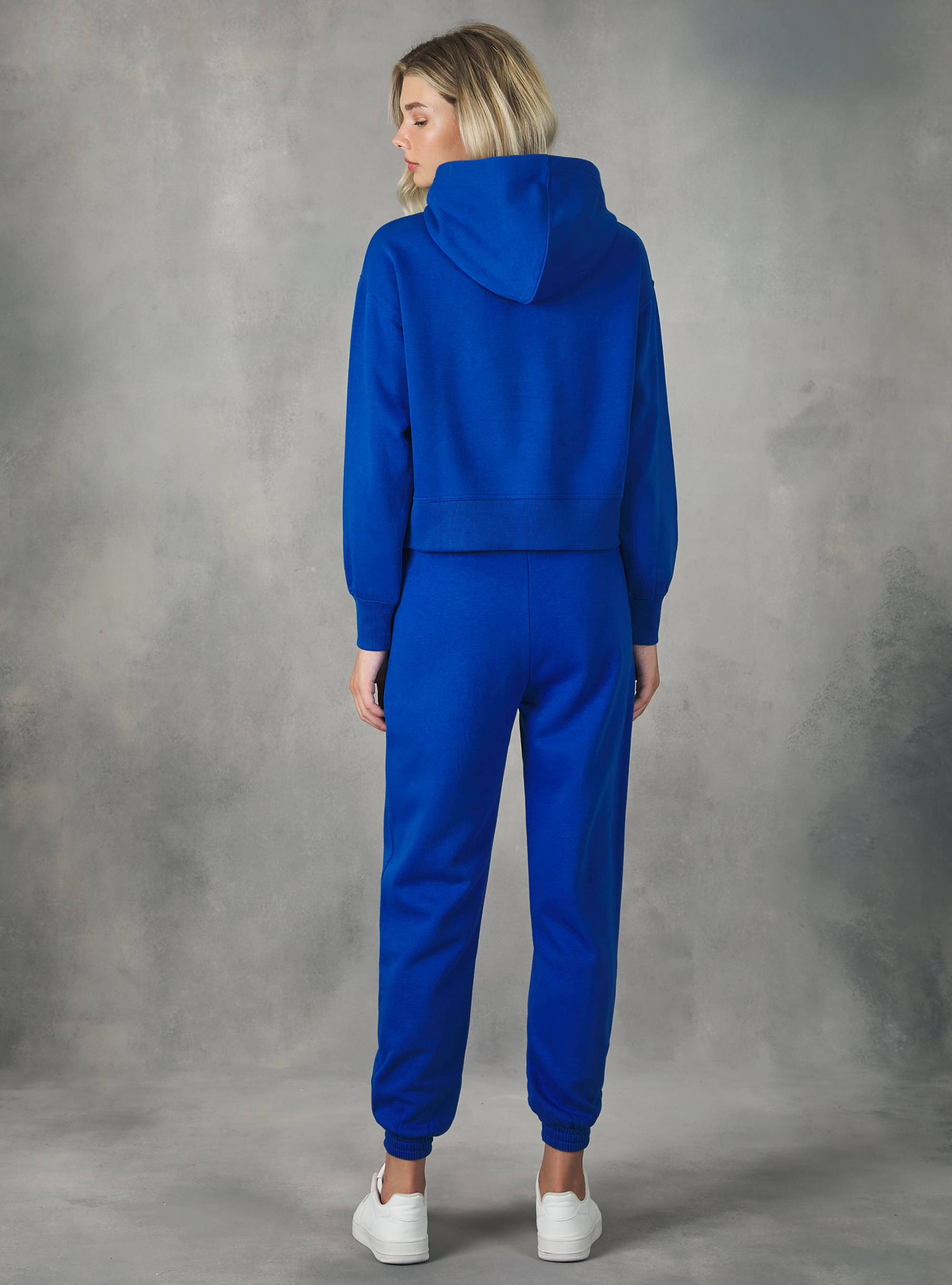 Cropped sweatshirt with comfort fit hood, RY2 ROYALE MEDIUM