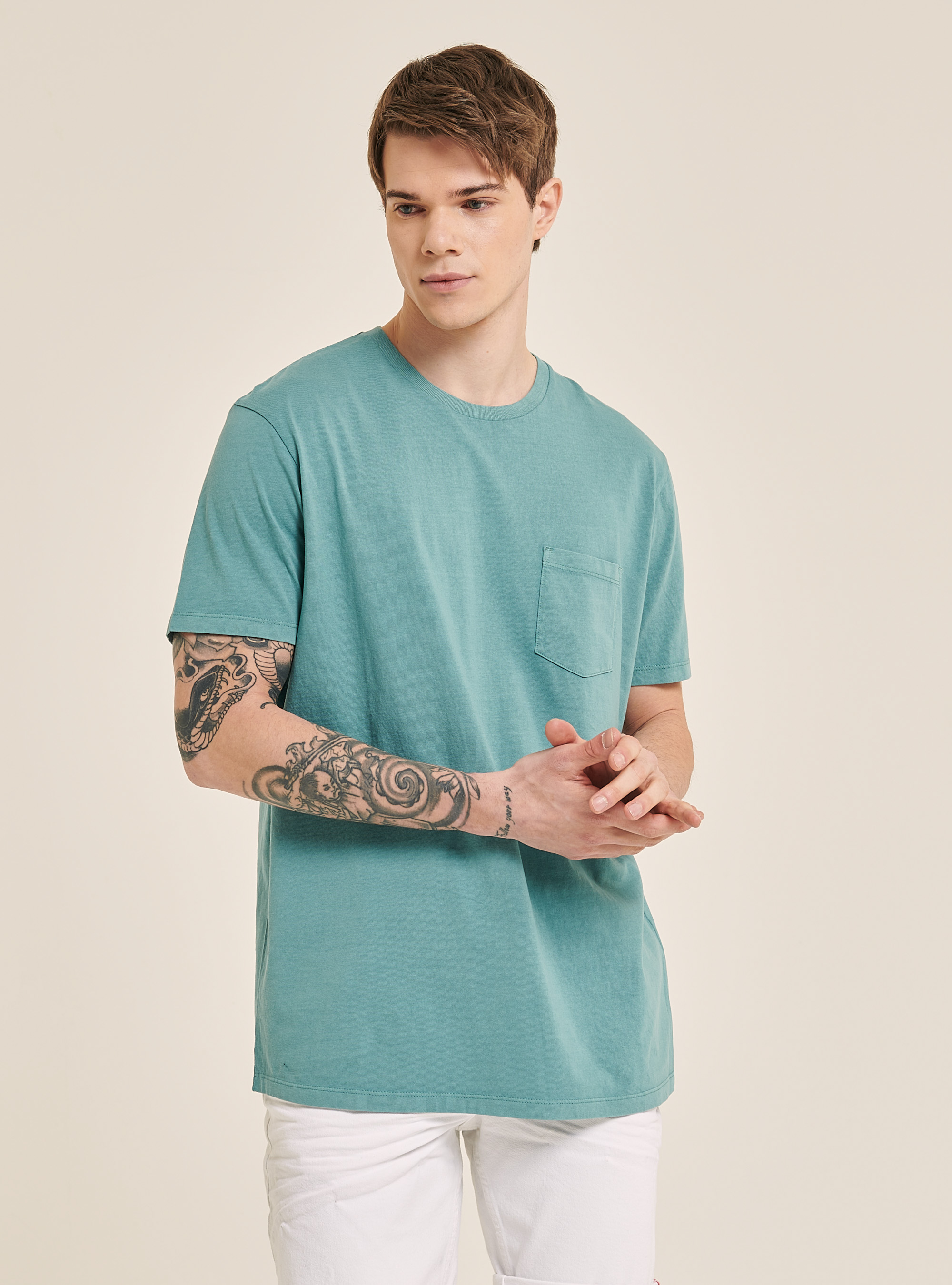 Maglietta girocollo con taschino in cotone, C6595 GREEN.