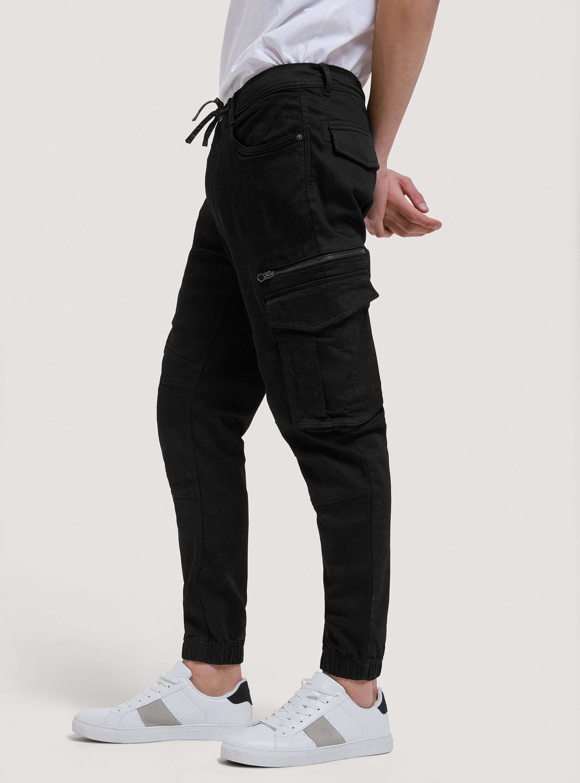 Cargo trousers with drawstring and chain, BLACK