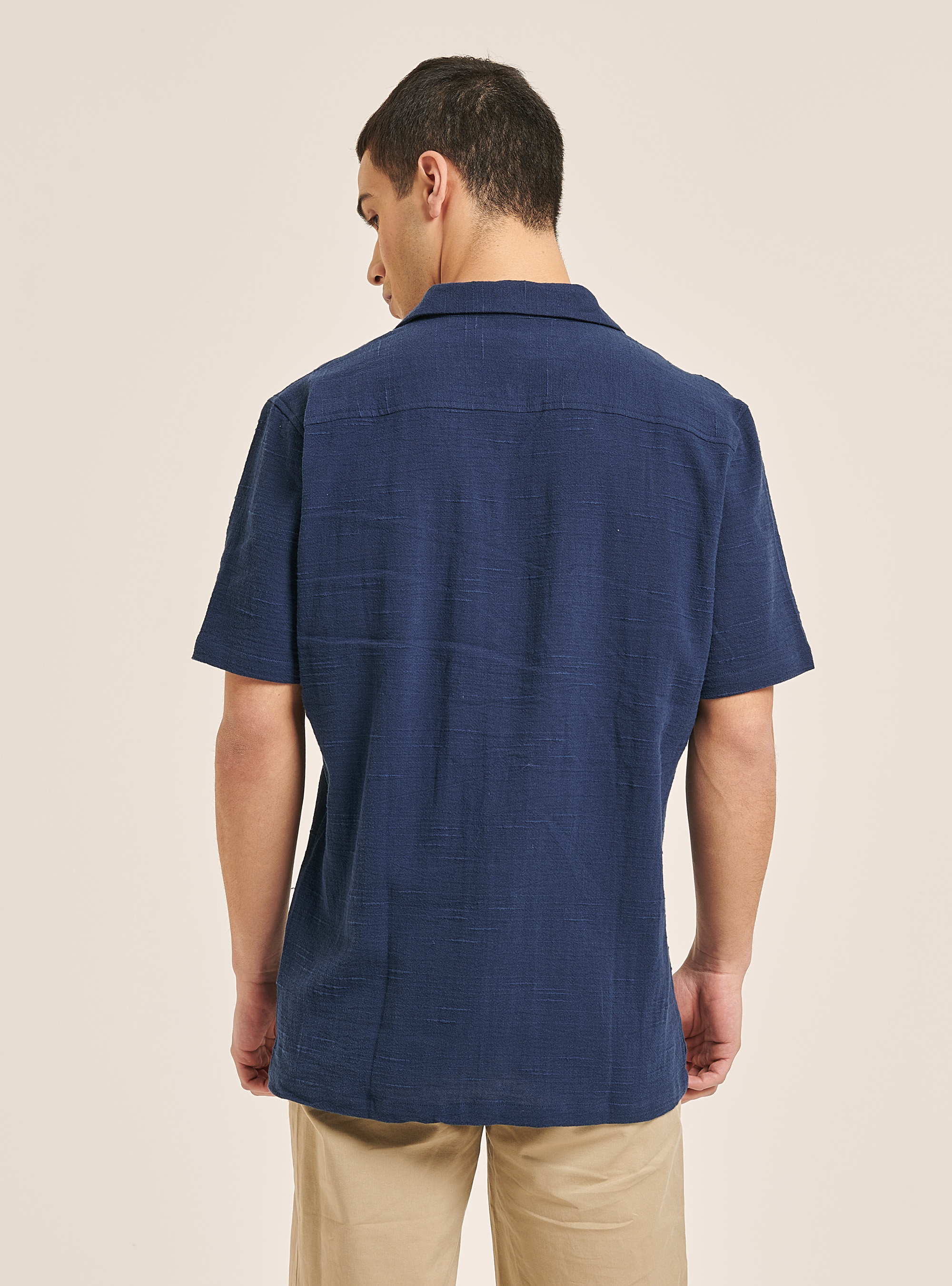 Camisa de mezcla de lino con bolsillo en el pecho y cuello bowling, AZUL MARINO