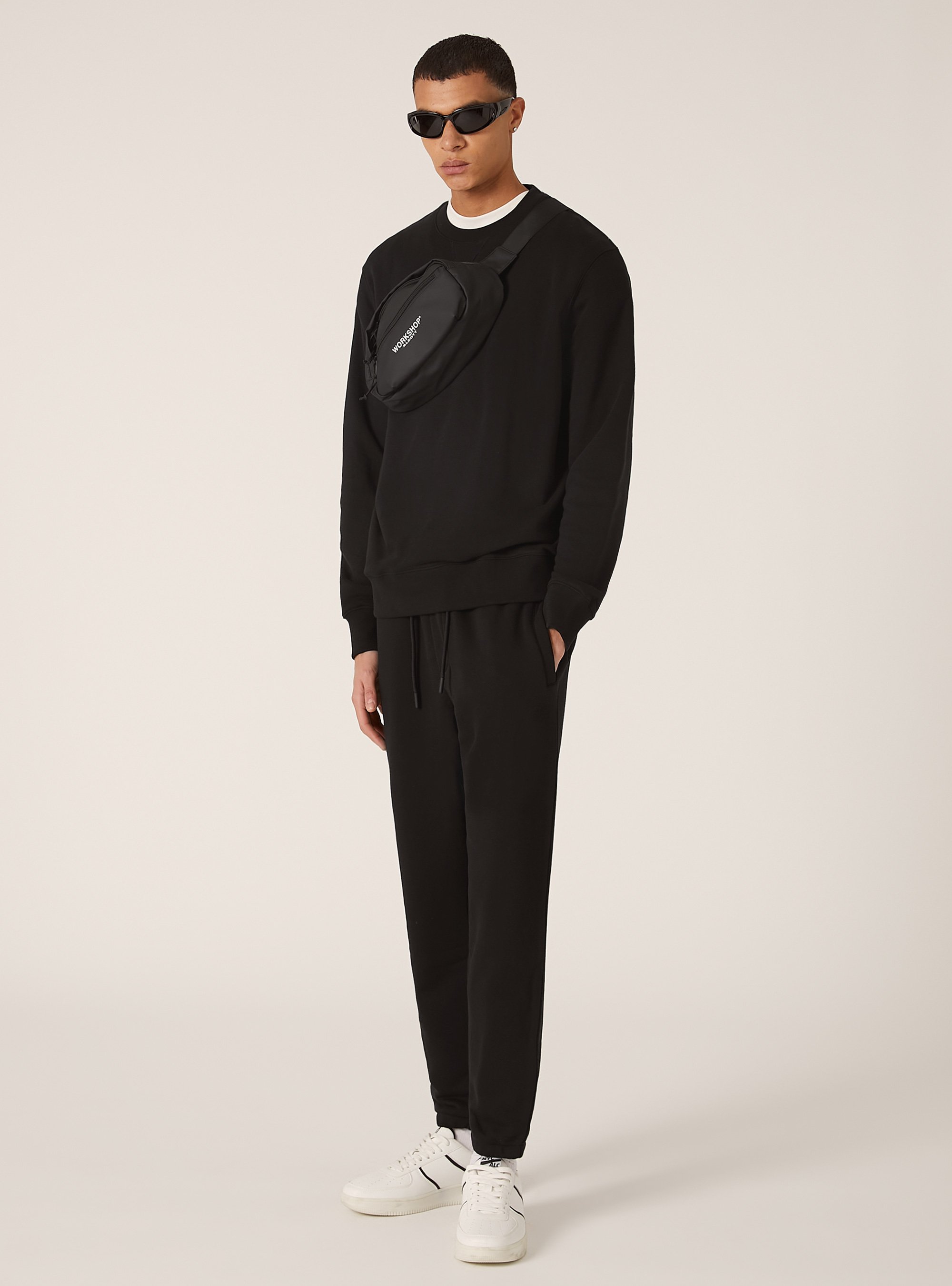 Sweat &agrave; col ras du cou de couleur unie, BK1 BLACK