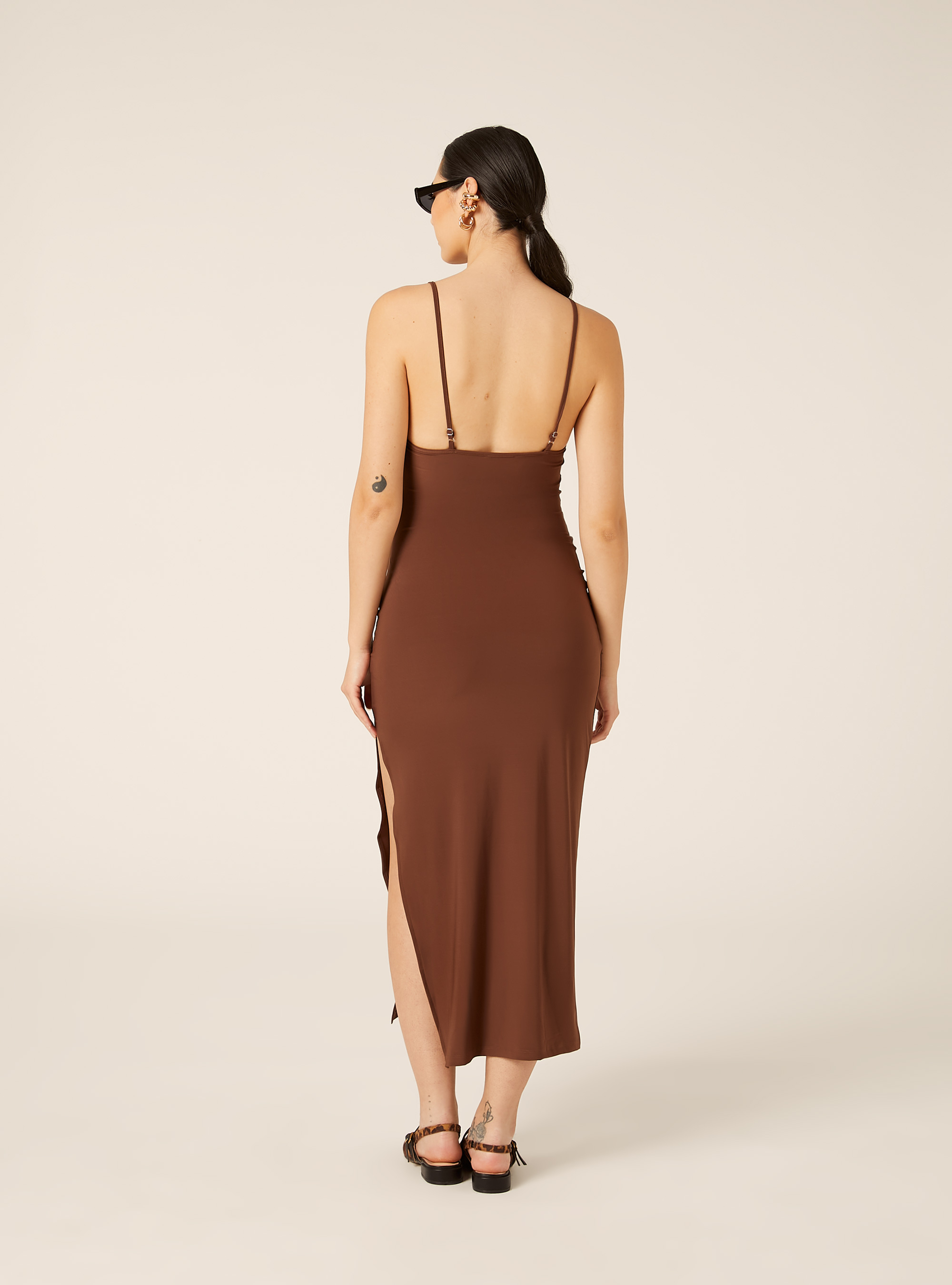 Vestio midi con bretelle, BR1 BROWN DARK