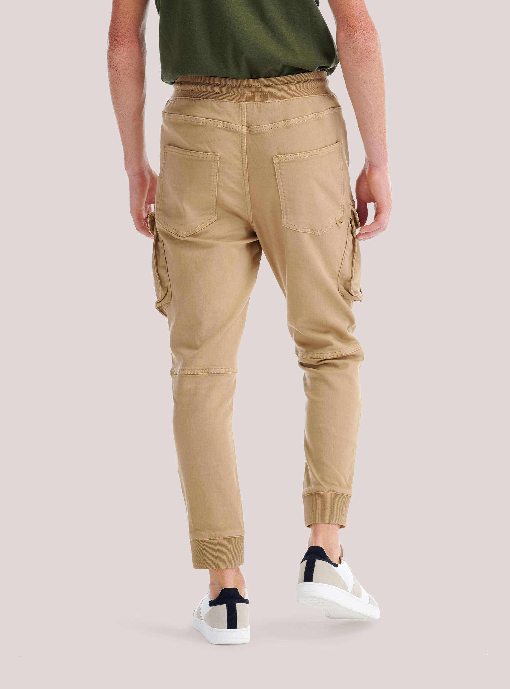 Jogger avec coulisse et poches, C581 BEIGE