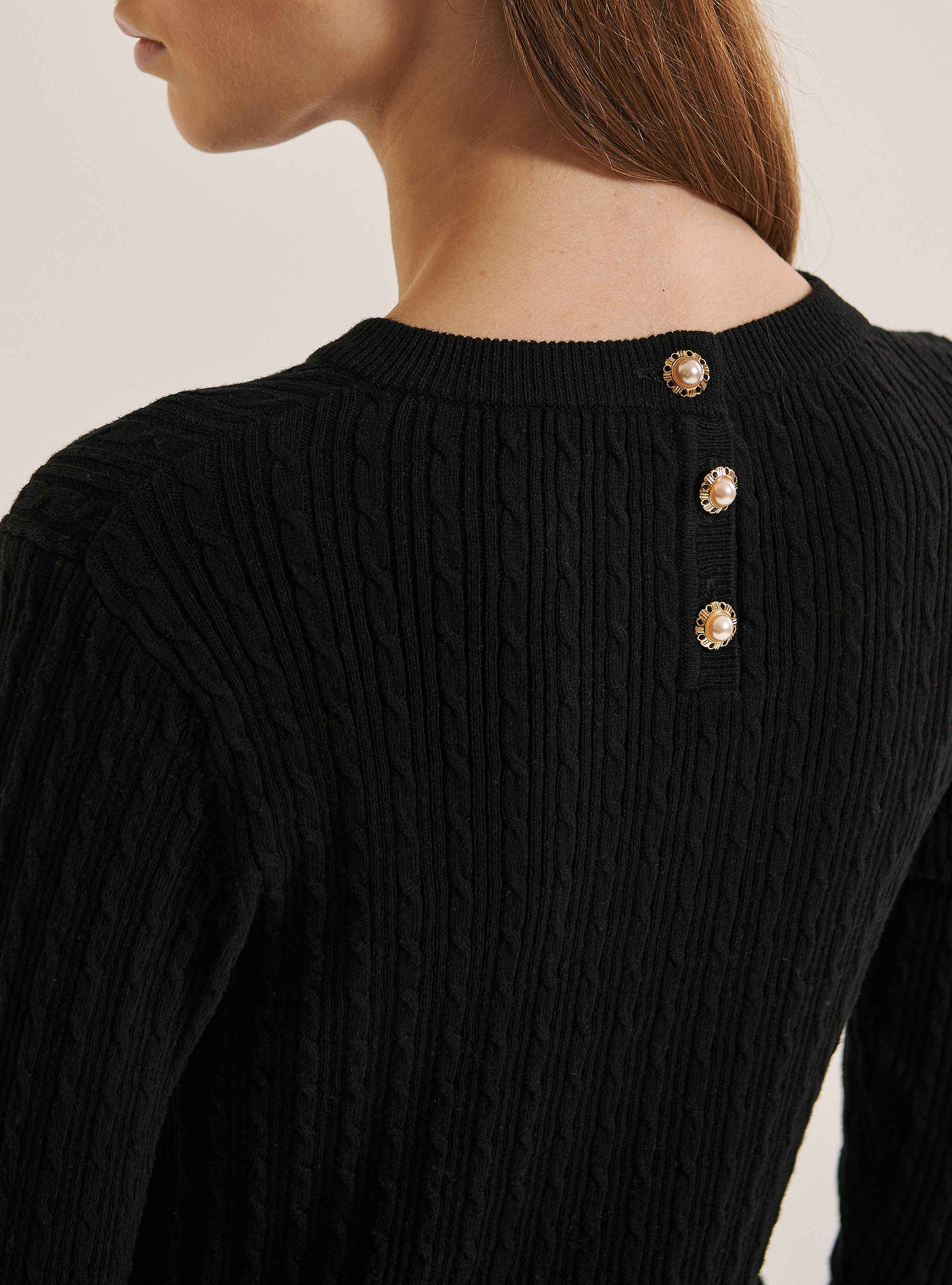 Pullover mit Rundhalsausschnitt und Zopfstrick, C101 BLACK