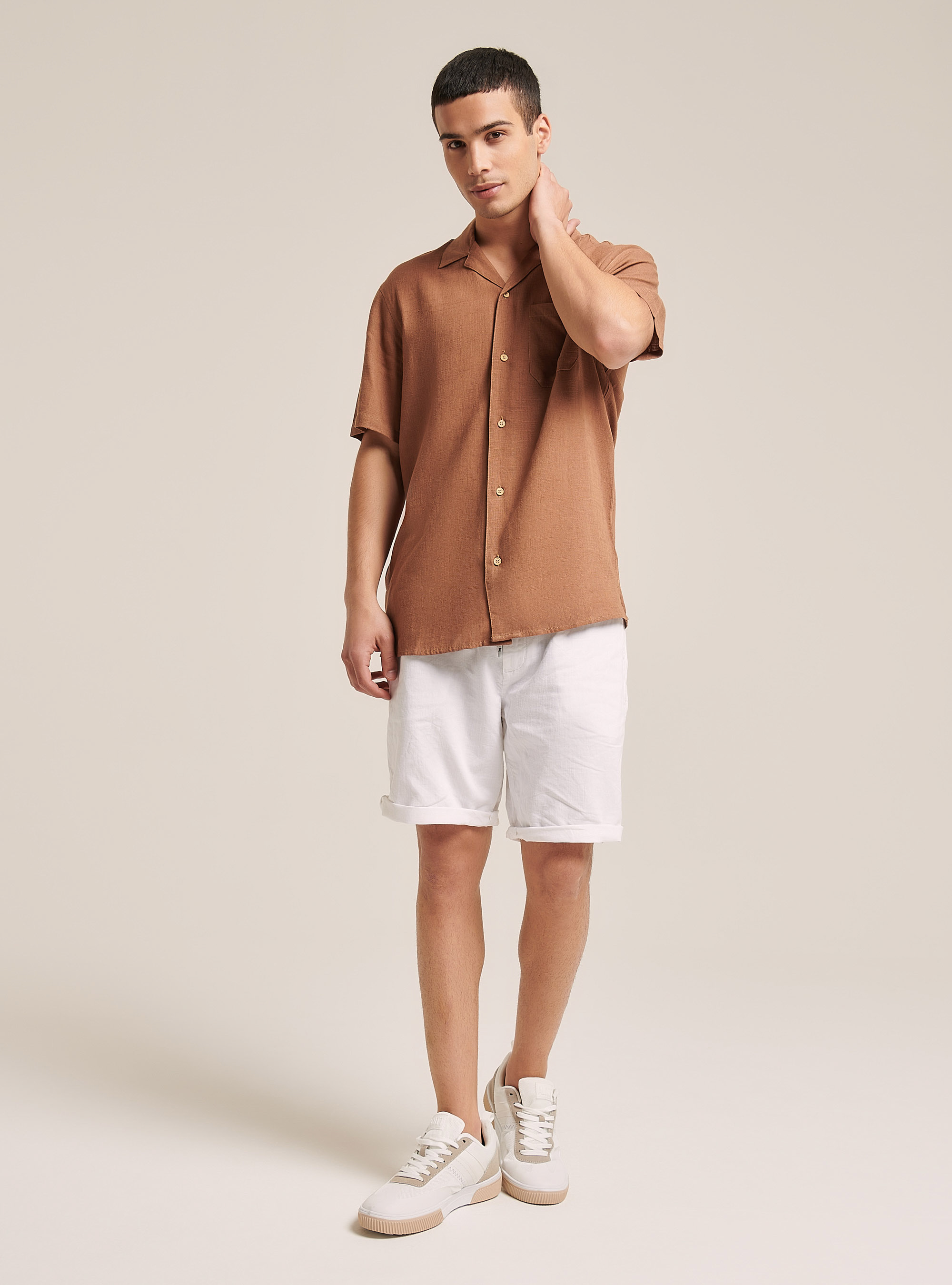 Linen blend shirt with bowling collar, C5507 TOBACCO