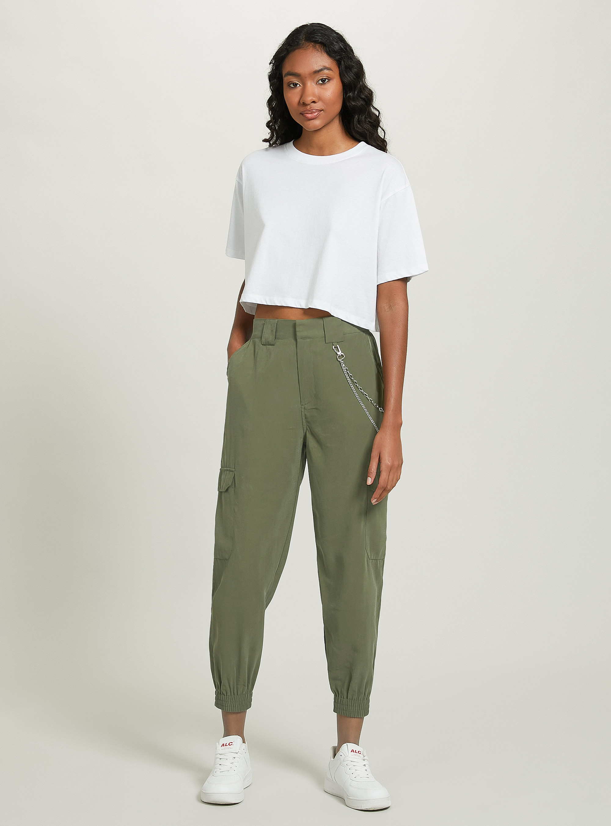 Pantaloni con 2024 catena outfit