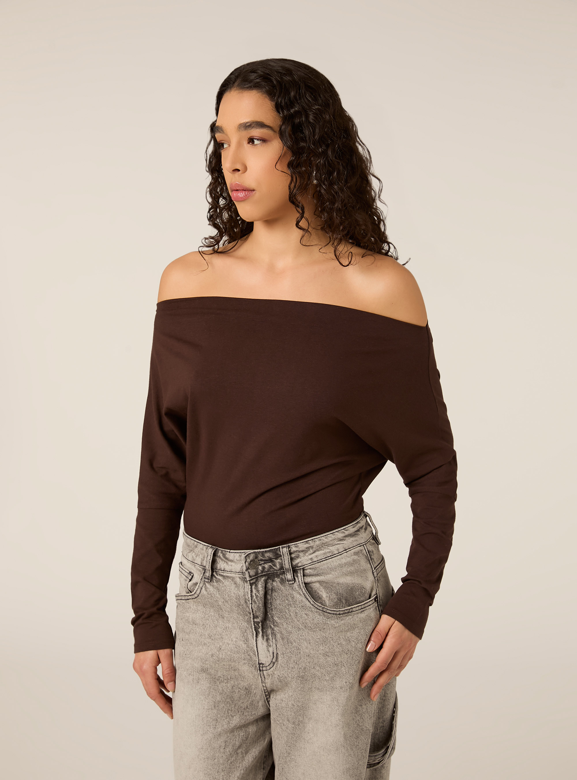 T-shirt a maniche lunghe asimmetrica, BR1 BROWN DARK