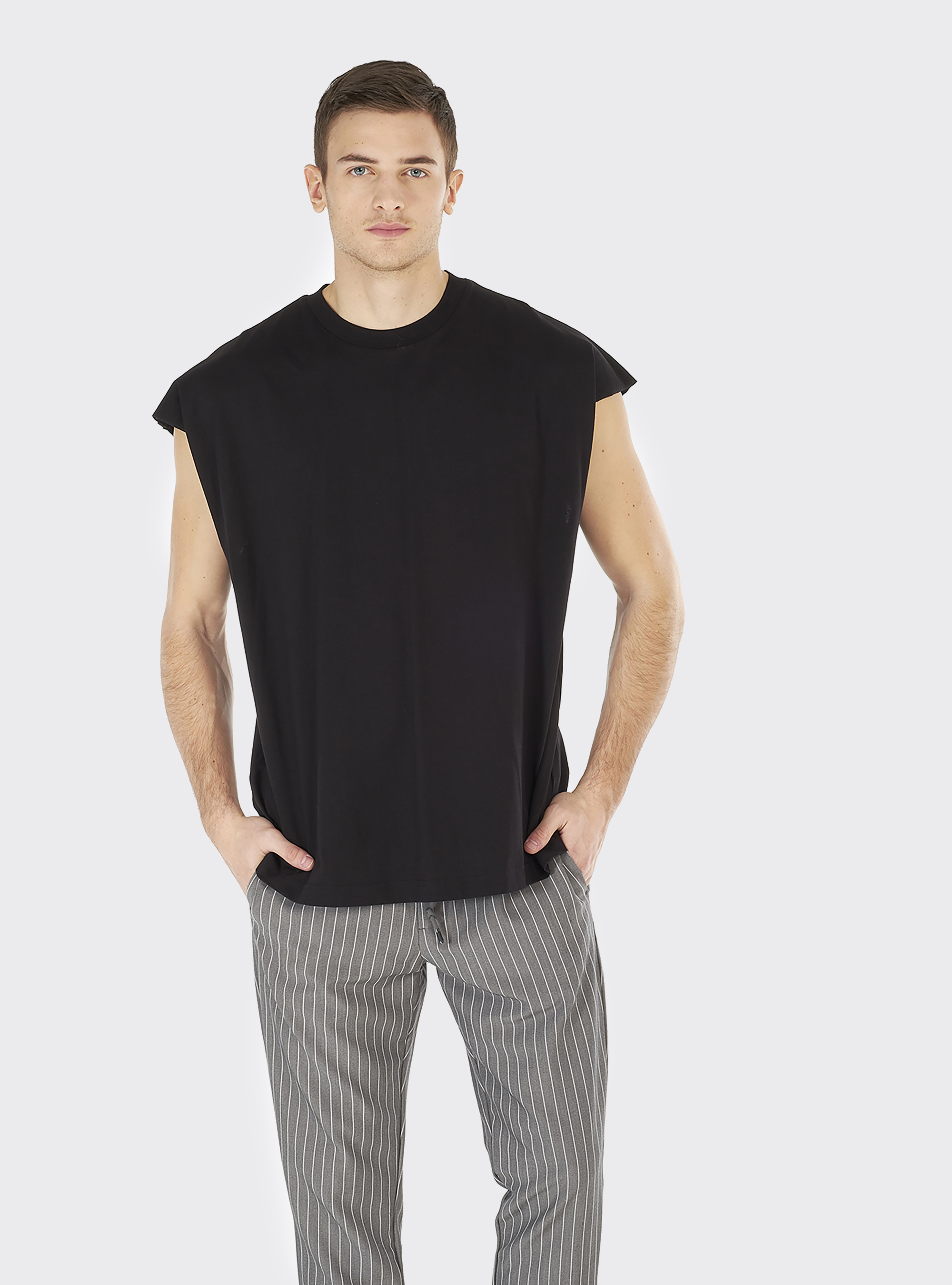 T-shirt basic with short sleeves, BLACK
