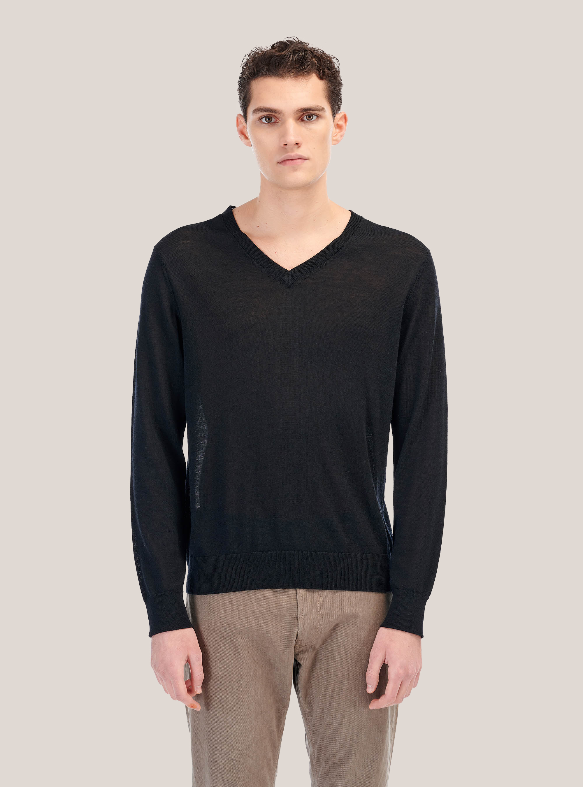 Pullover con scollo a v in lana merinos, NERO