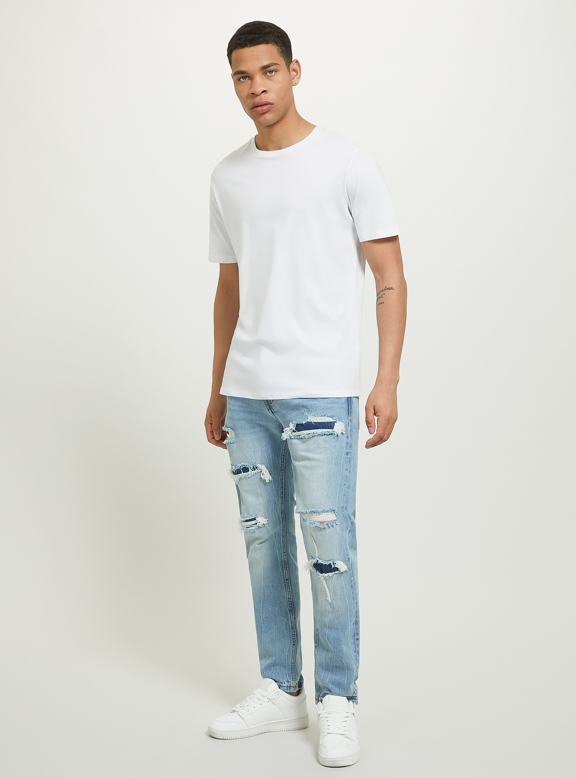 Slim fit stretch denim jeans with rips, D004 MEDIUM LIGHT BLUE