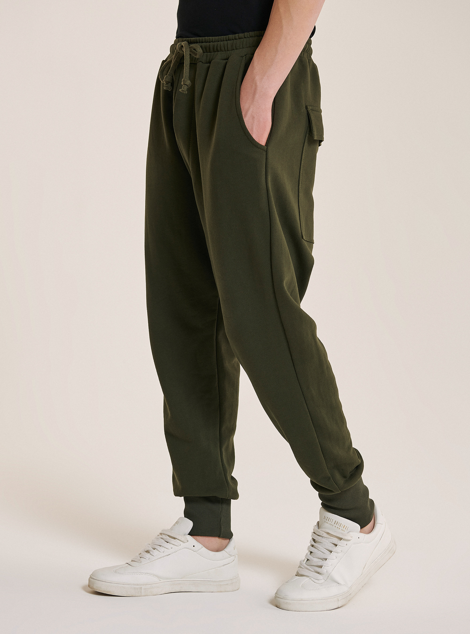 Basic-Jogger aus Plüsch mit tiefem Schritt, C5587 KAKY