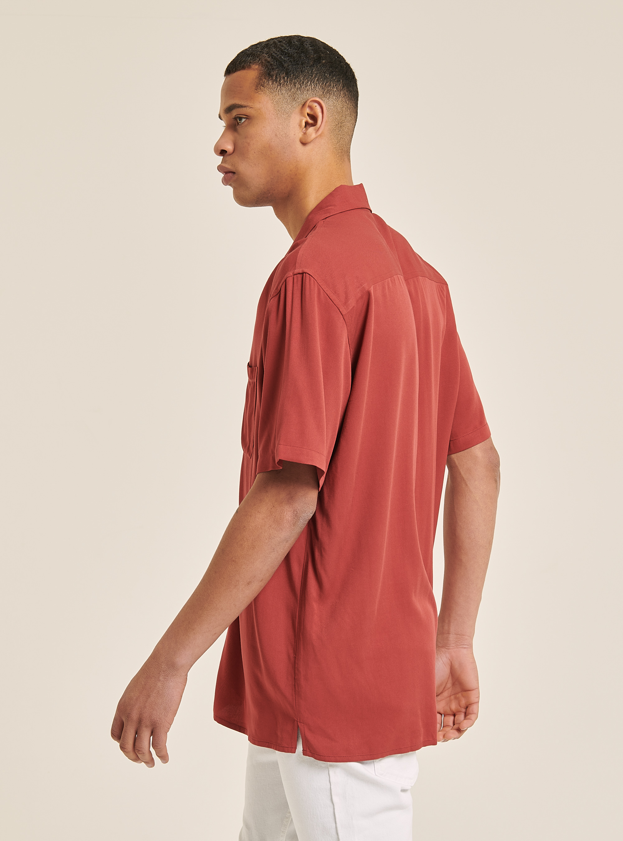 Camicia a maniche corte collo bowling, C322 BORDEAUX