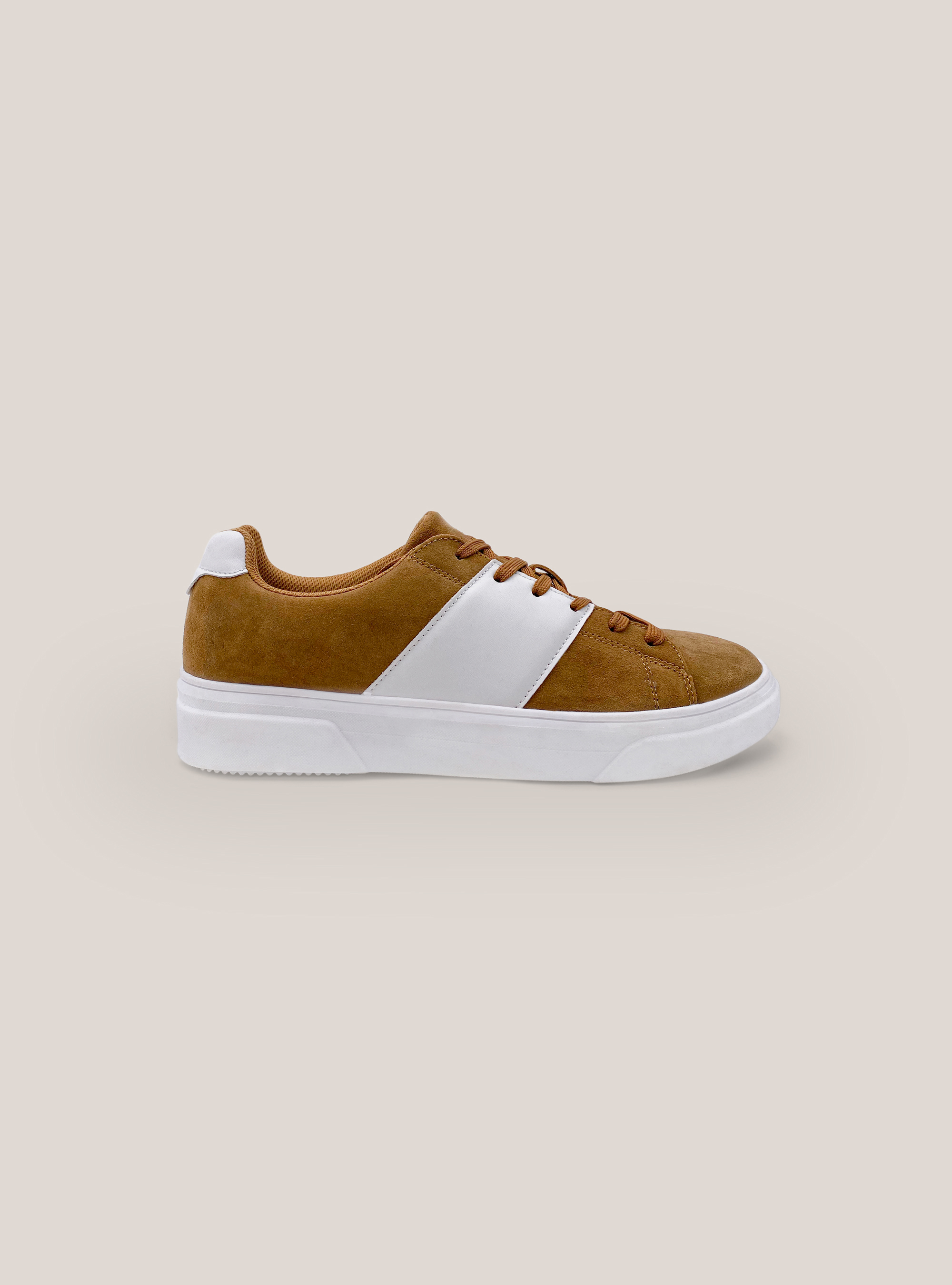 Sneakers in vera pelle scamosciata con bande laterali, C5511 TOBACCO