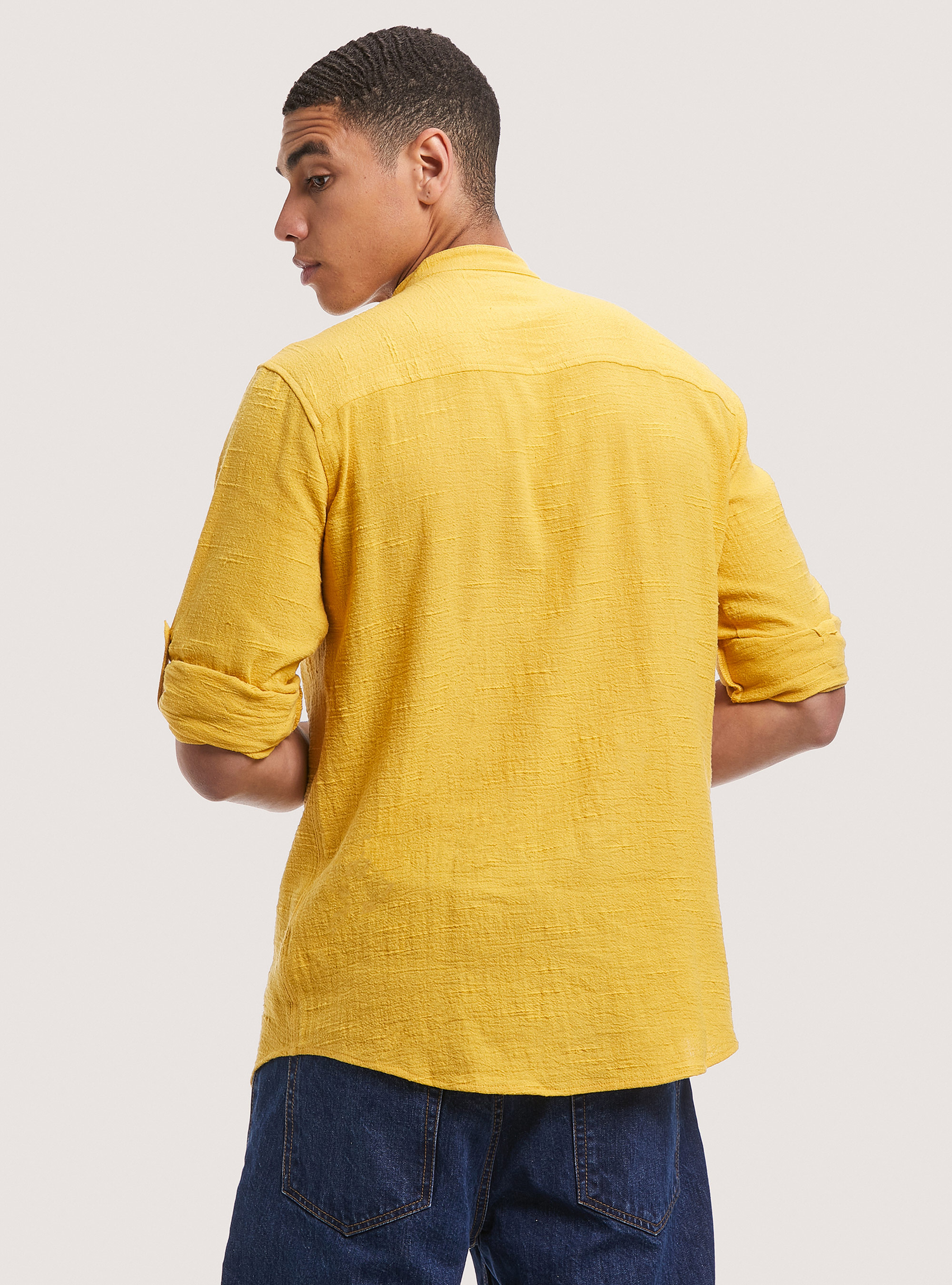 Camicia in misto lino con collo coreano, C7688 SENAPE