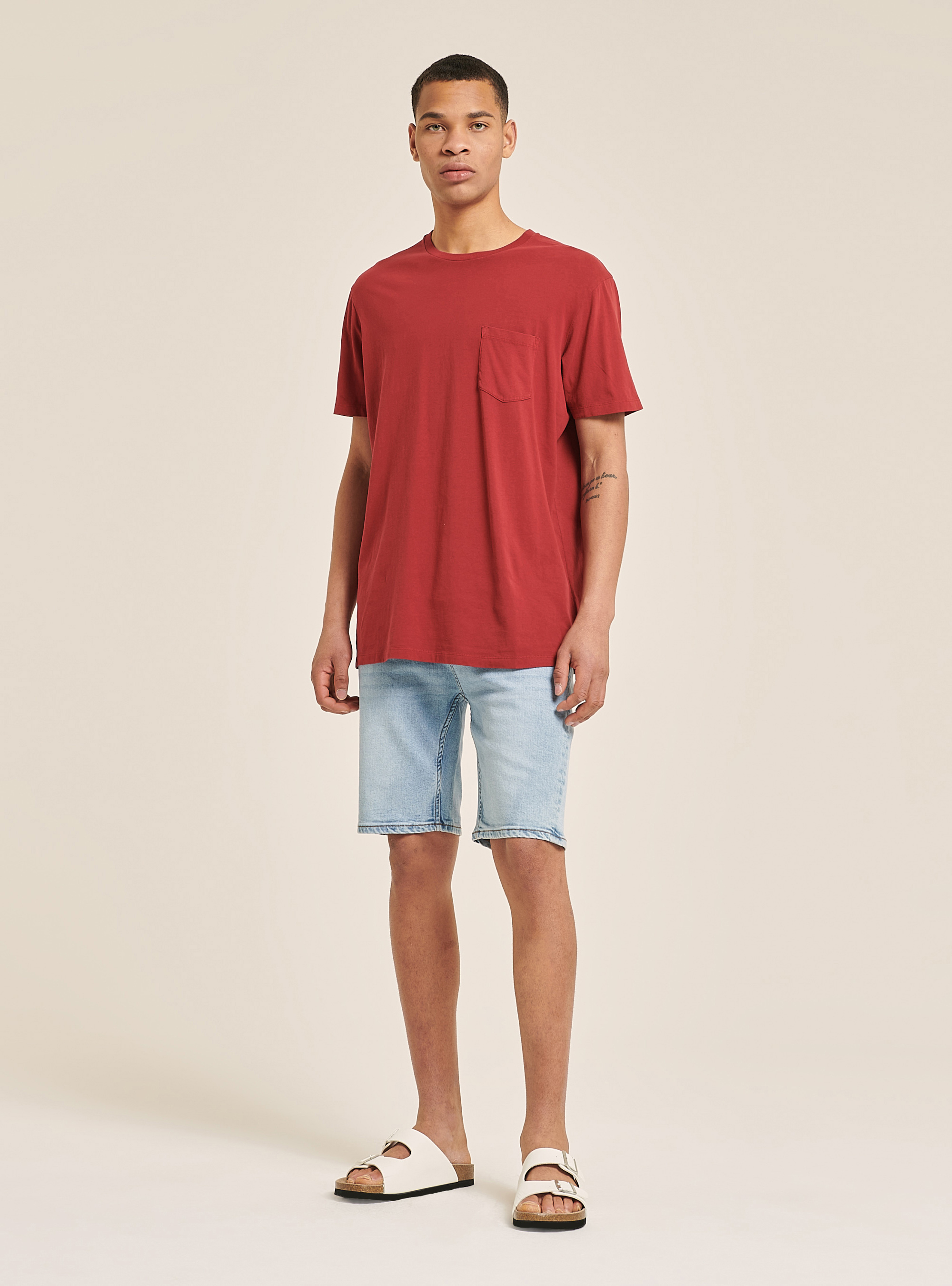 Maglietta girocollo con taschino in cotone, C3328 BORDEAUX