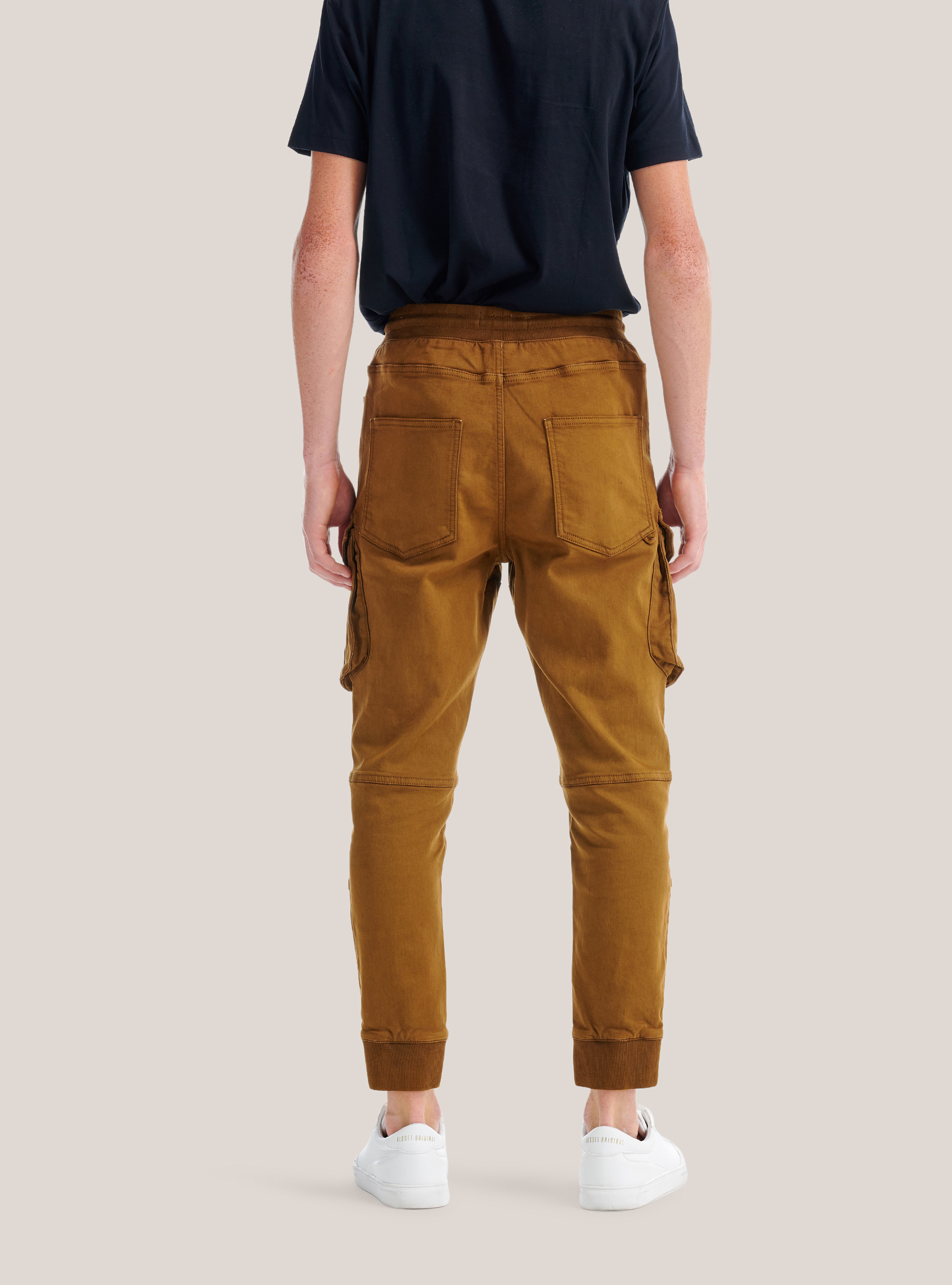 Jogger with drawstring and pockets, C5500 TOBACCO