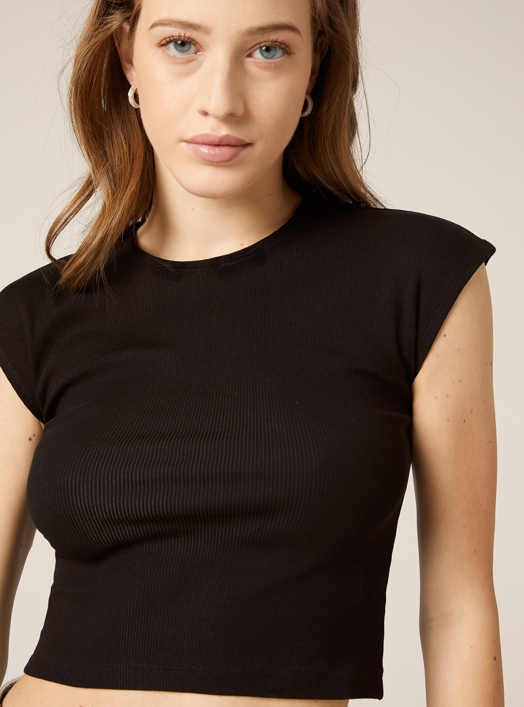 Enganliegendes T-Shirt mit Rundhalsausschnitt, BK1 BLACK