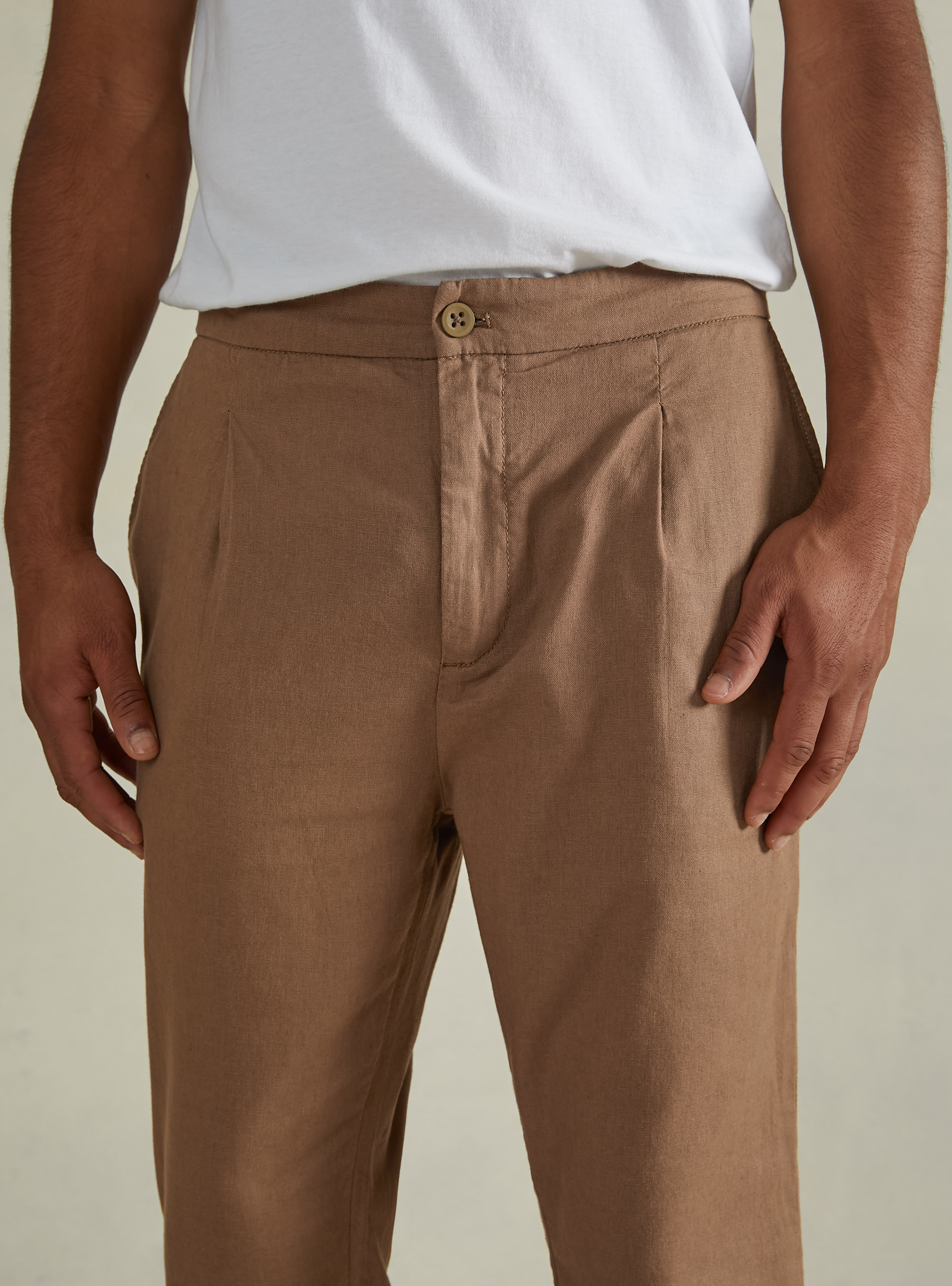 Pantalon en lin m&eacute;lang&eacute; avec pinces, TB2 TOBACCO MEDIUM