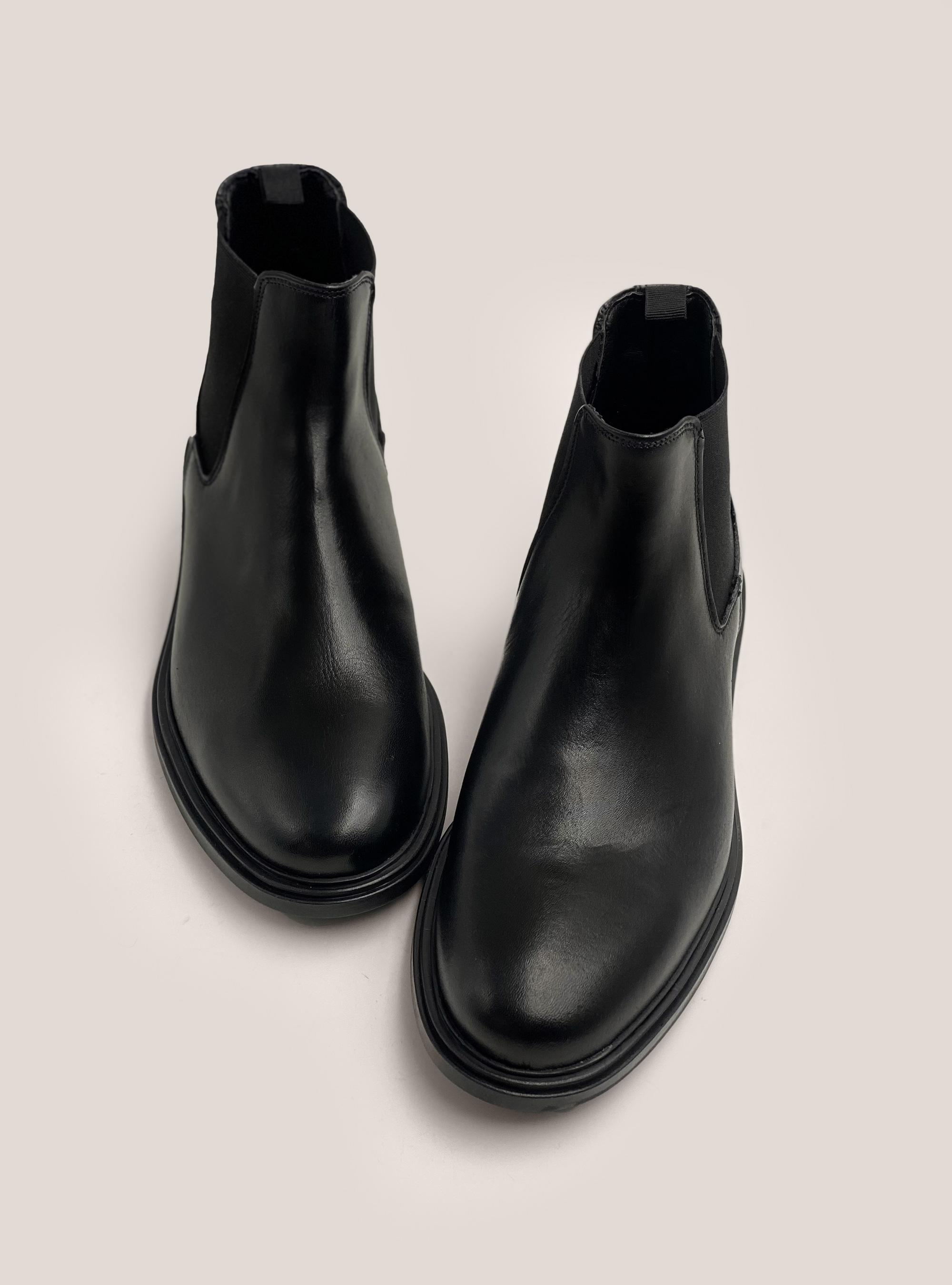 Stivaletto in vera pelle con elastico laterale, BLACK