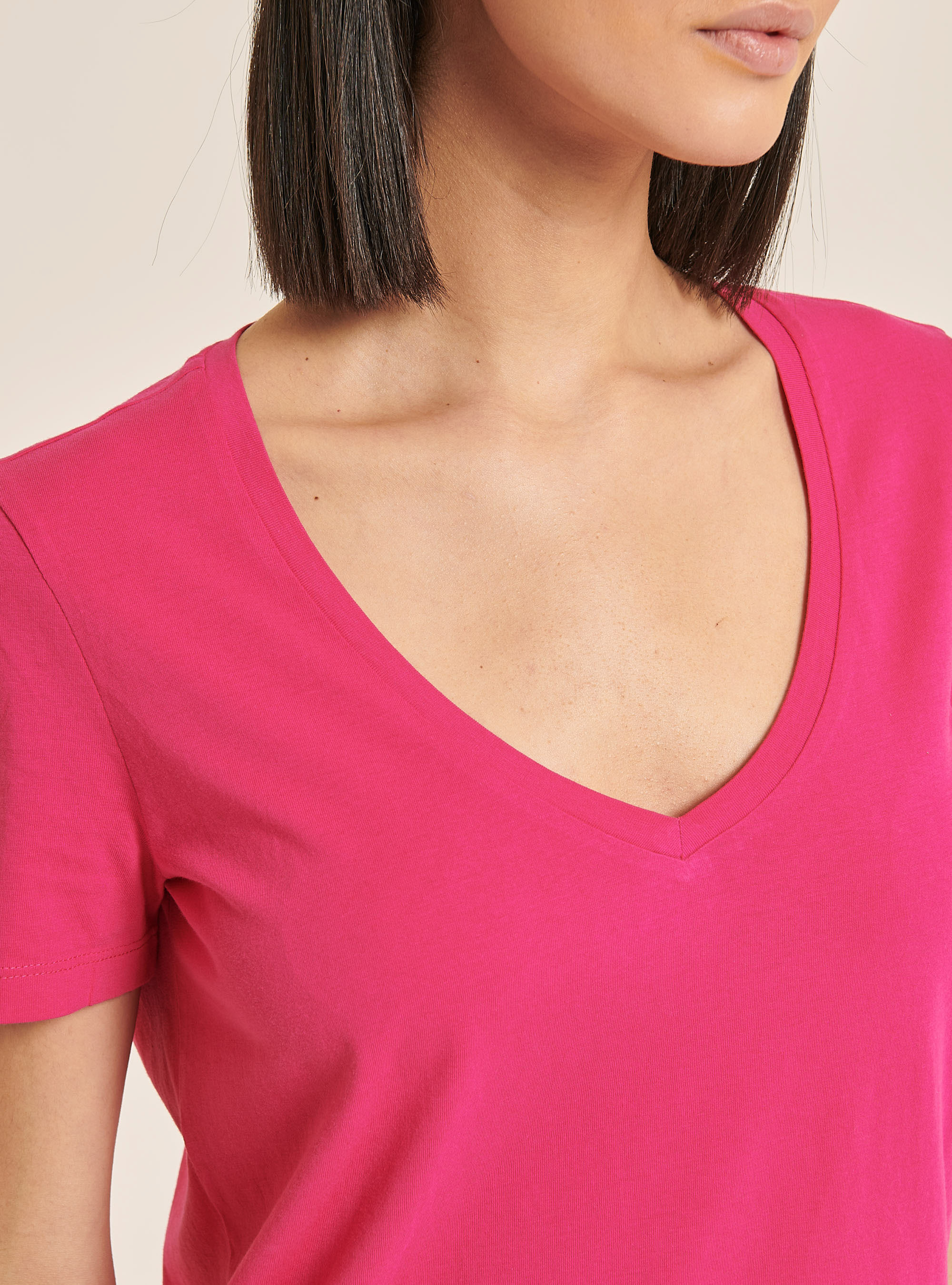 Baumwoll T-Shirt mit V-Ausschnitt, C4435 FUXIA