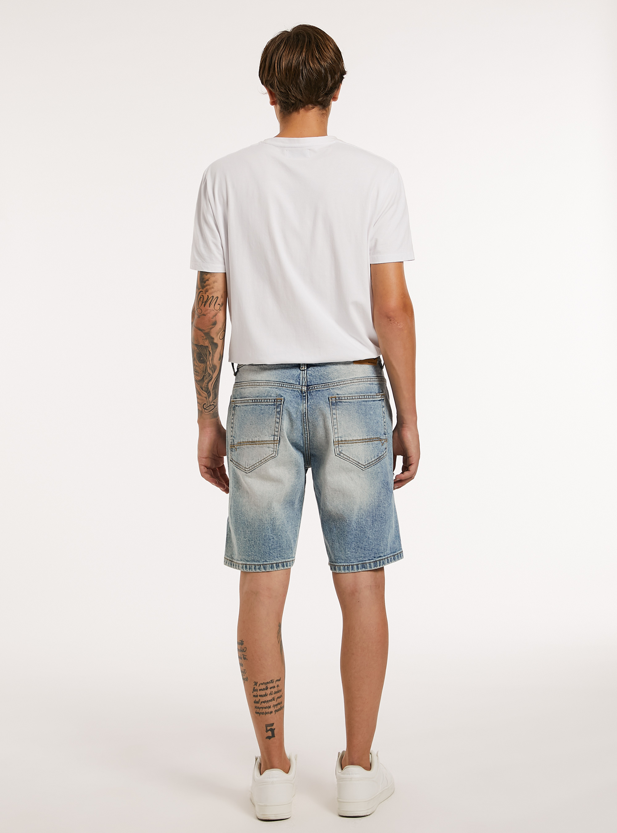 Bermuda en denim stretch à coupe étroite avec déchirures, D003 MEDIUM BLUE