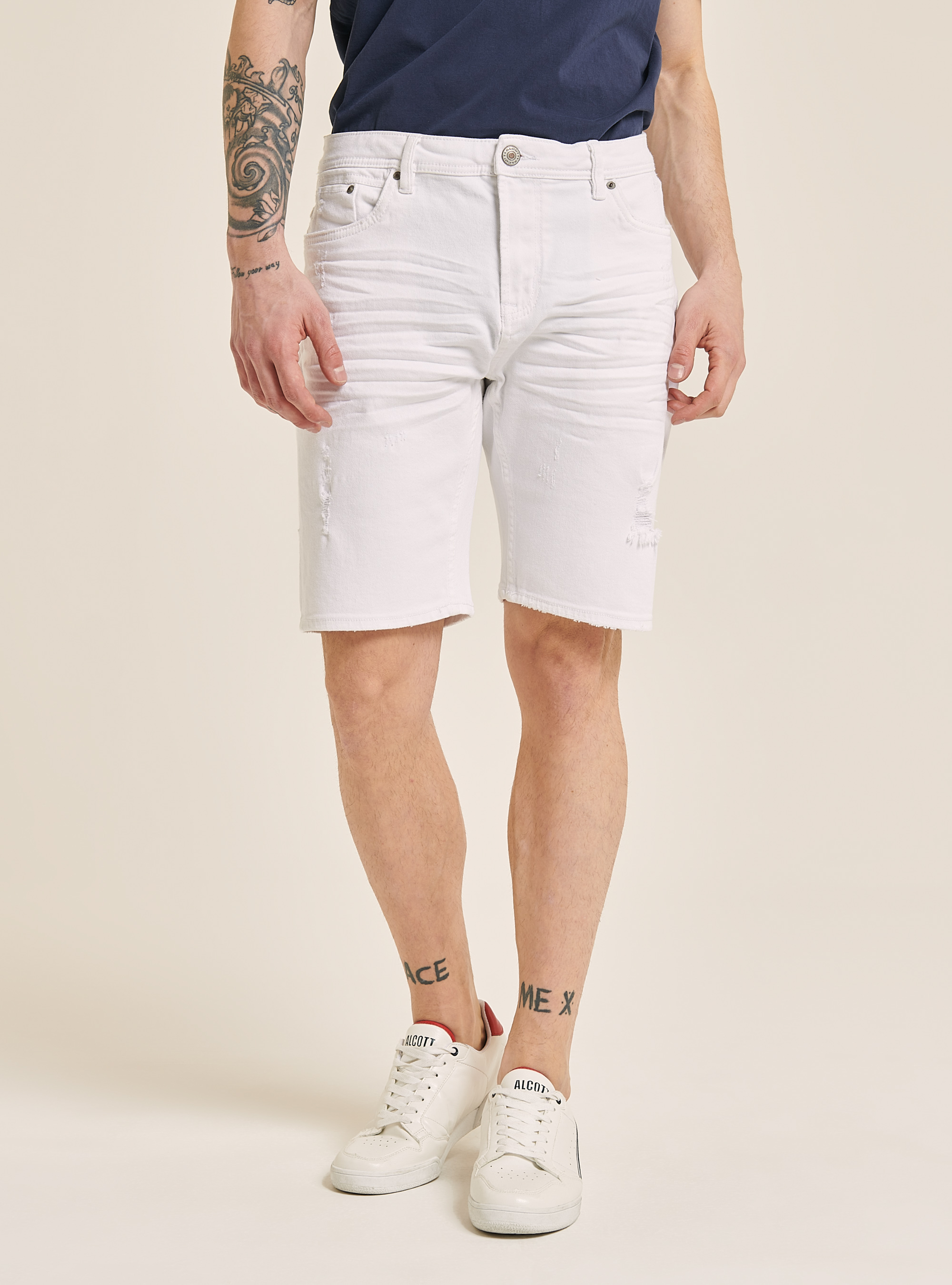 Bermuda en denim stretch &agrave; coupe &eacute;troite, C099 WHITE