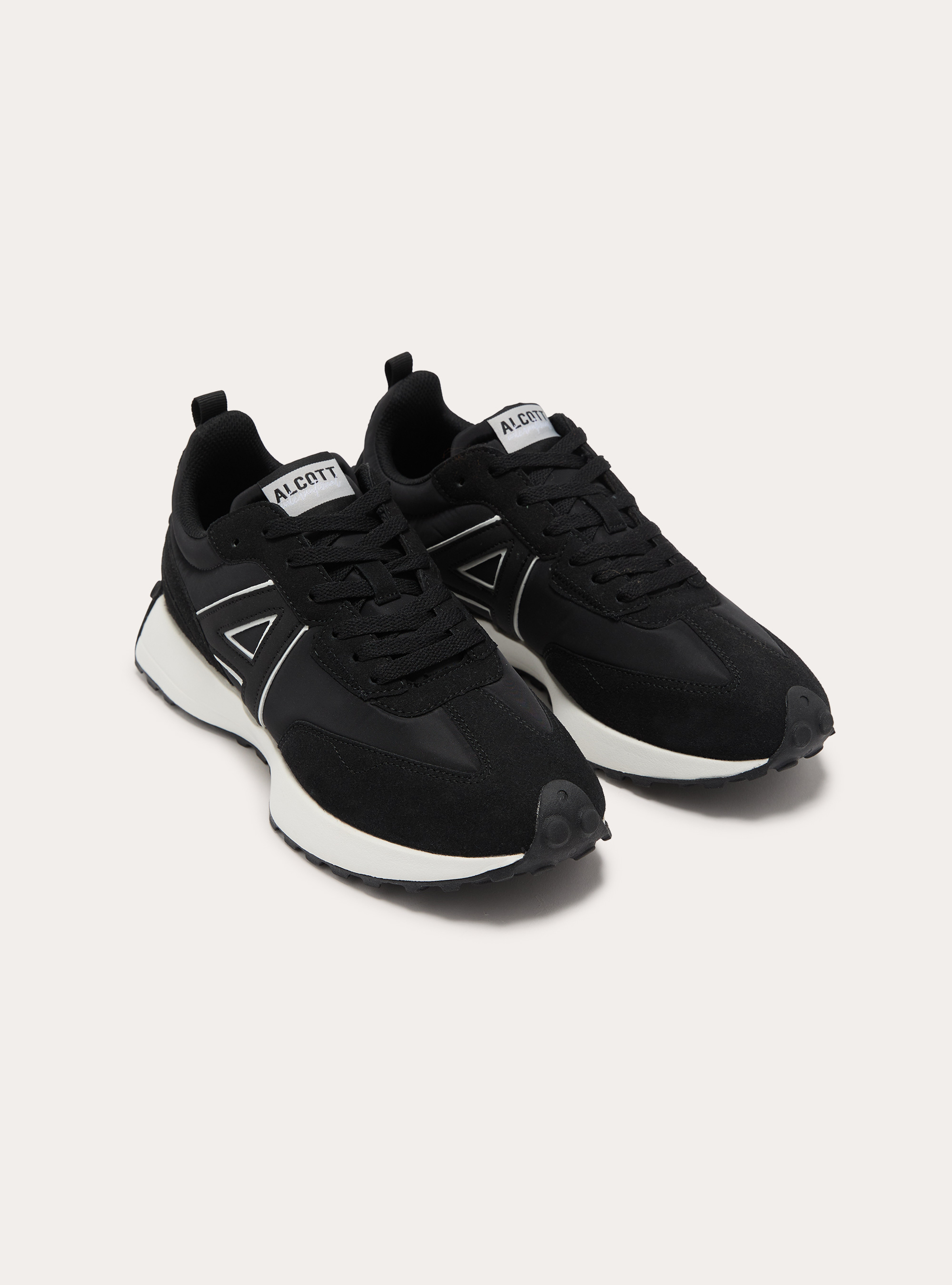Sneakers with contrasting logo, BK1 BLACK