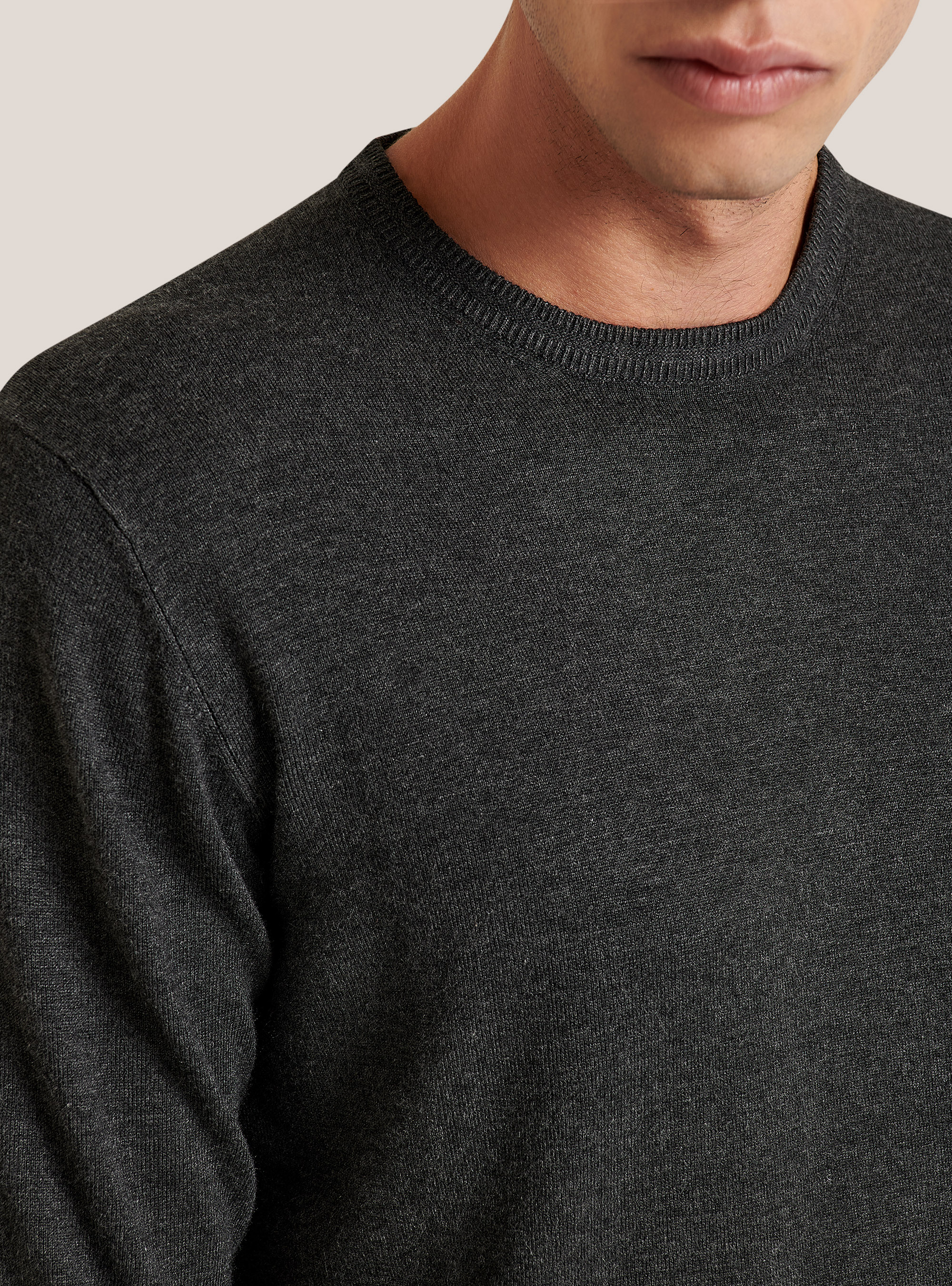 Pull &agrave; col ras du cou de couleur unie, C135 GREY MELANGE