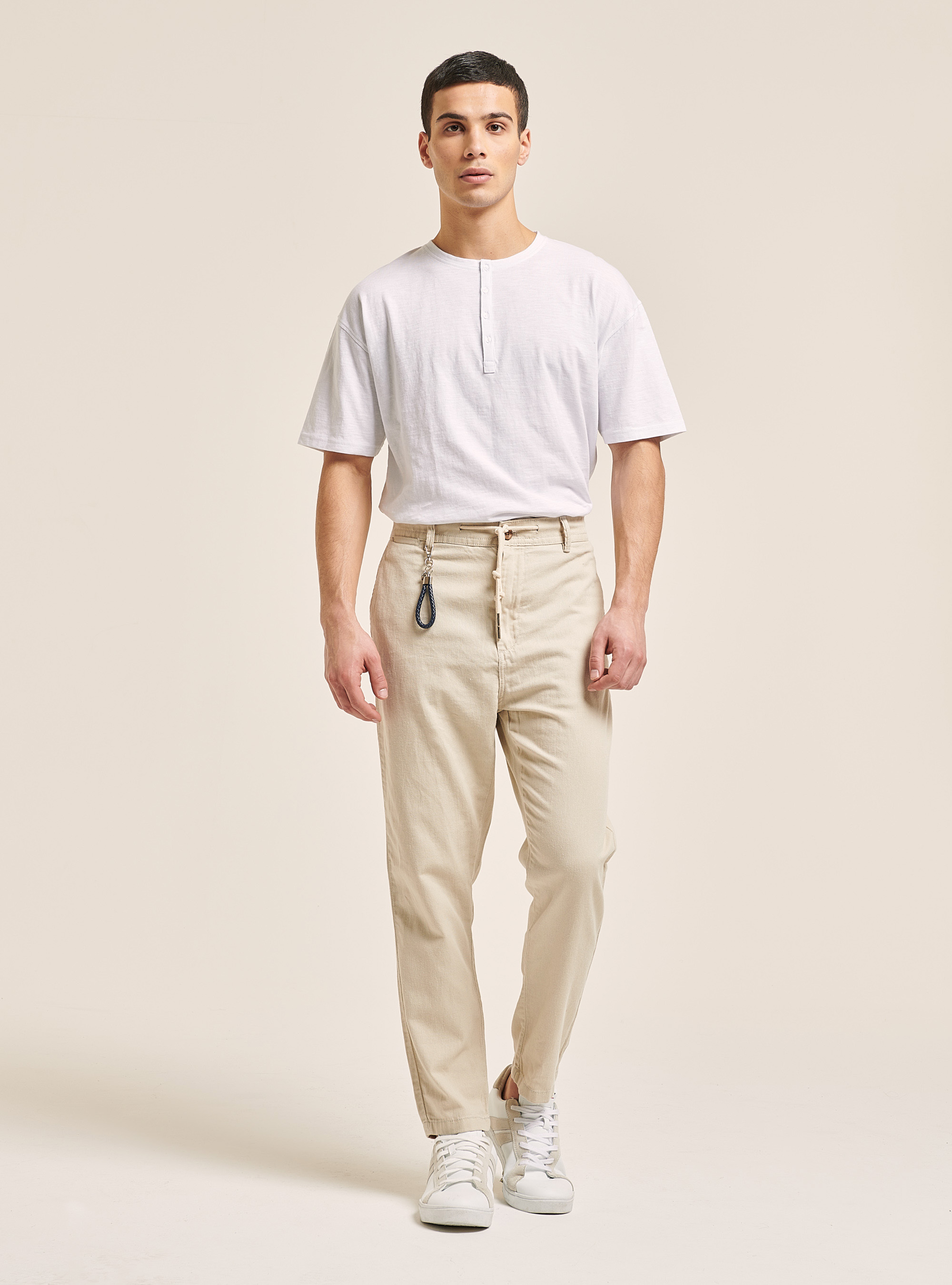 Pantaloni con laccio deals in vita