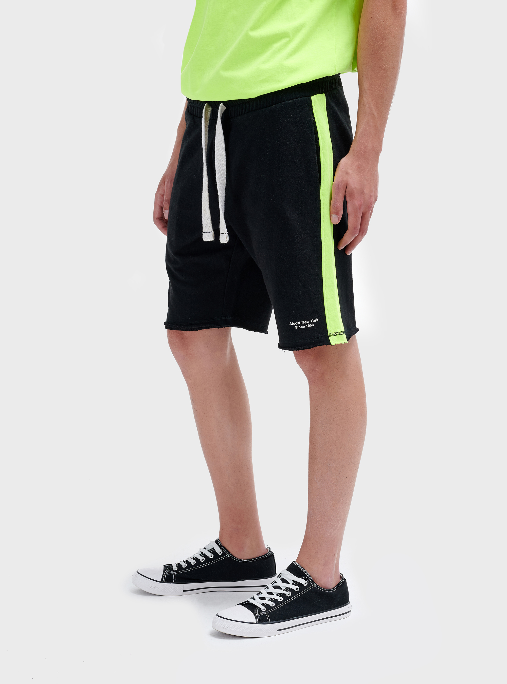 Bermuda de jogging avec bande lat&eacute;rale, C101 BLACK