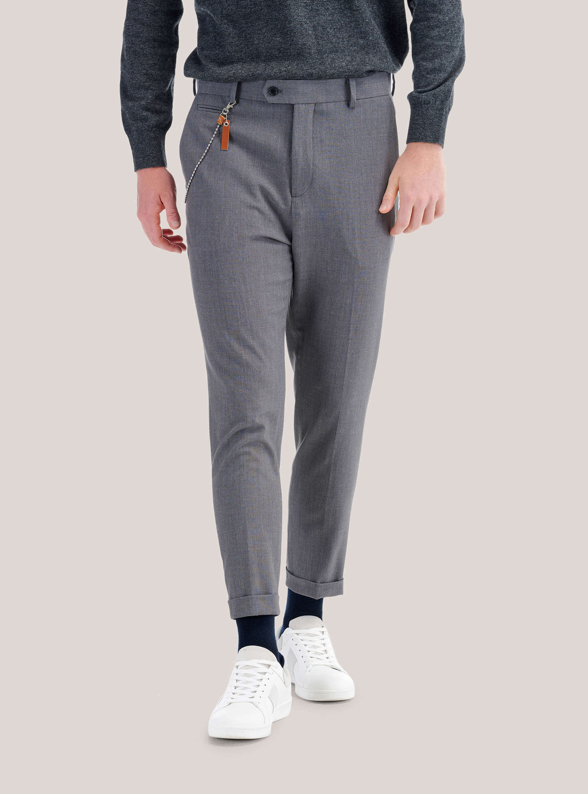 CHINOS CROPPED EN TOILE SOUPLE ET OURLET RETROUSSE