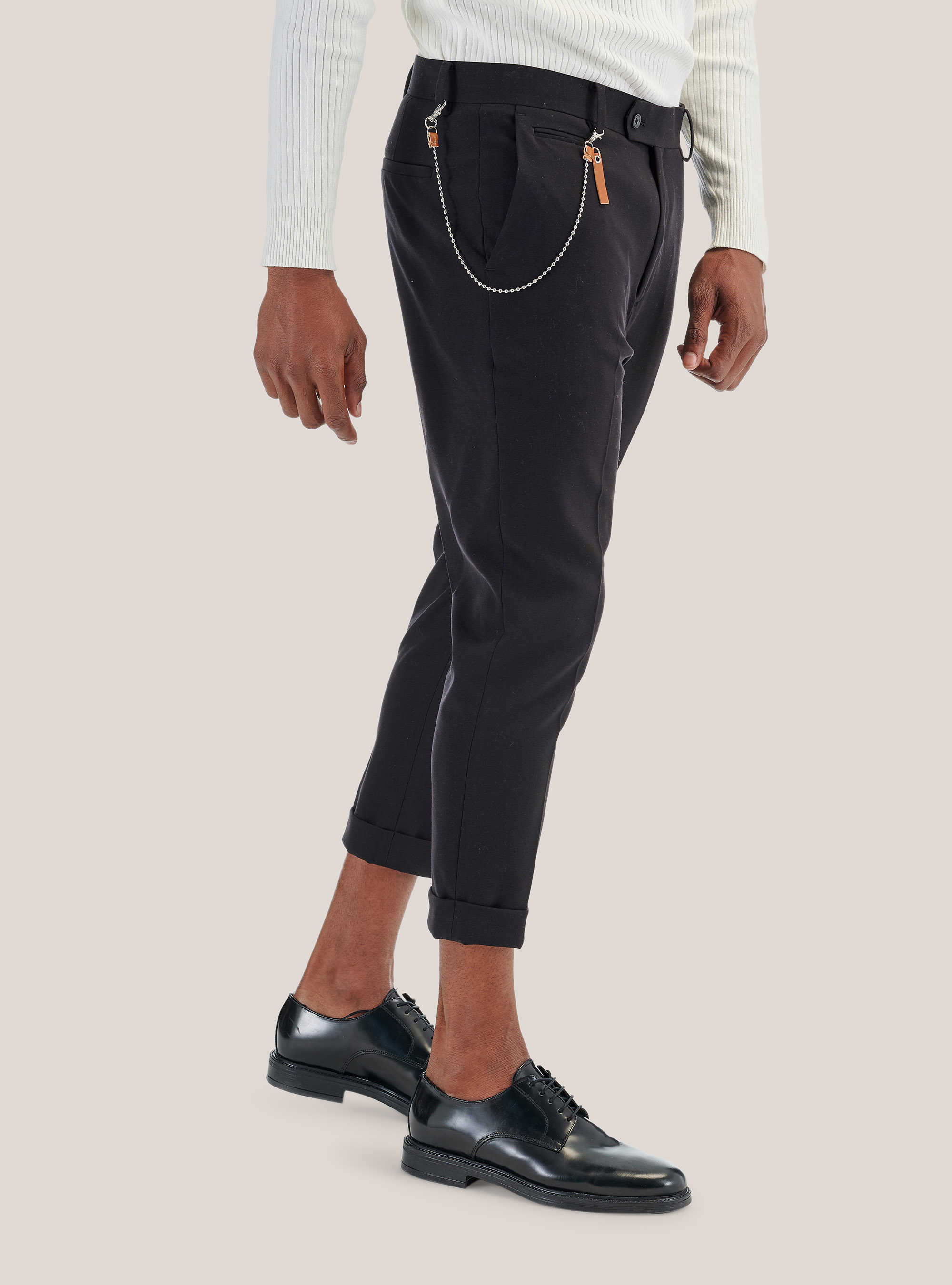 Soft canvas chinos with chain, BLACK